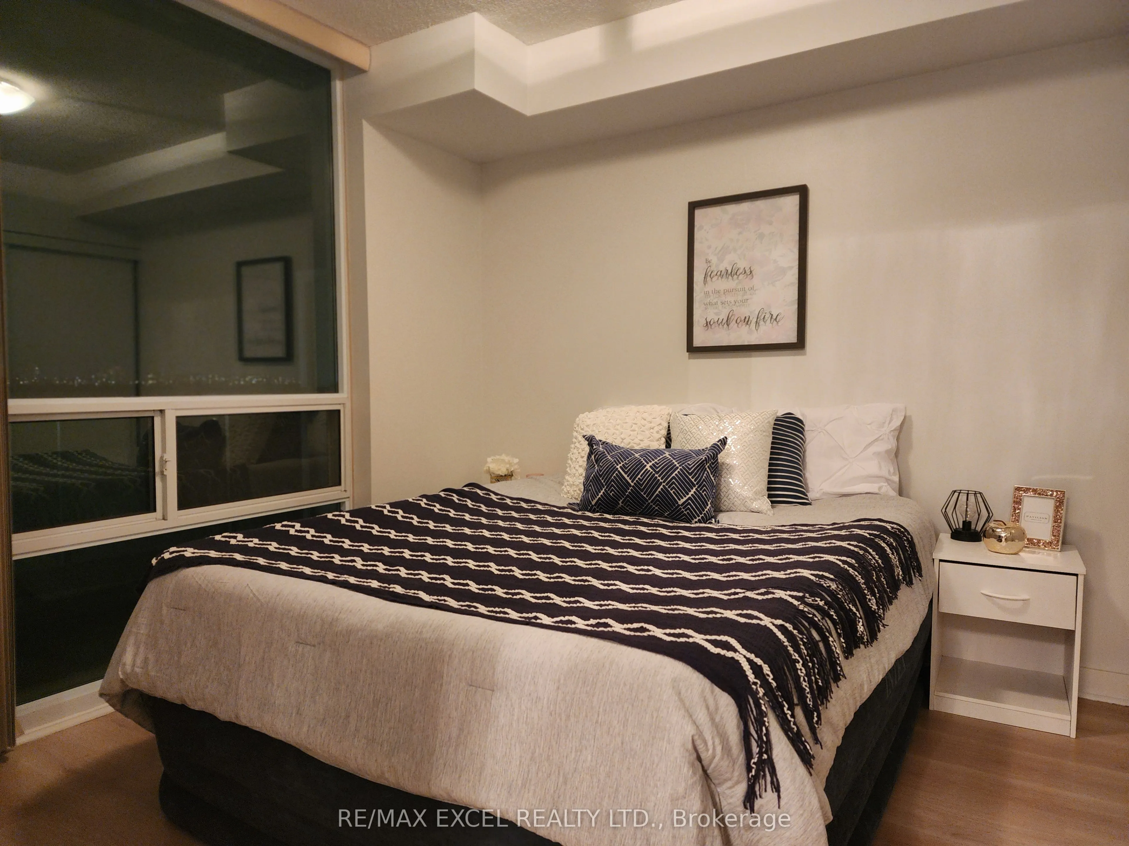 5740 Yonge Street, #803