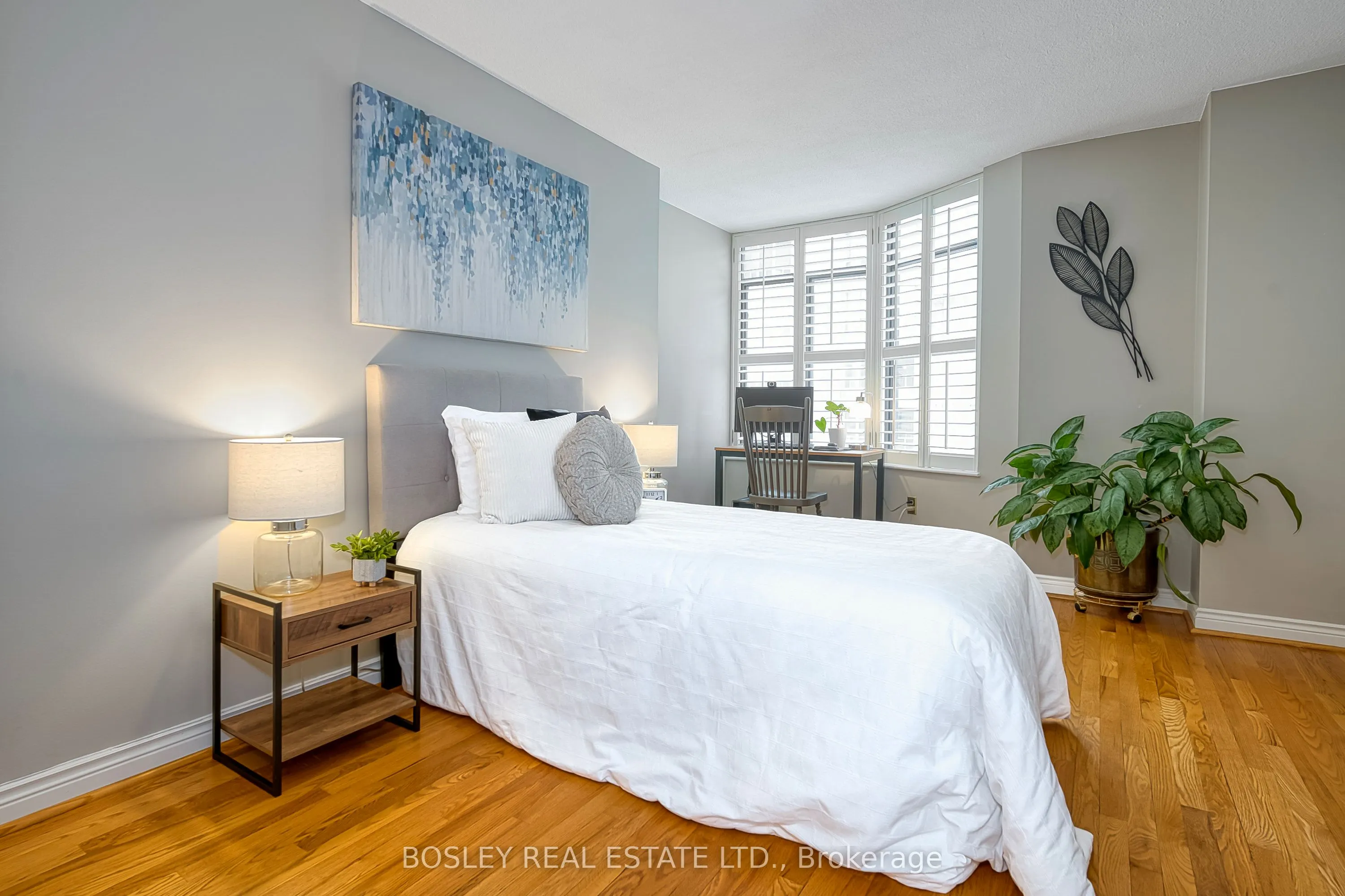 135 George Street S, #402