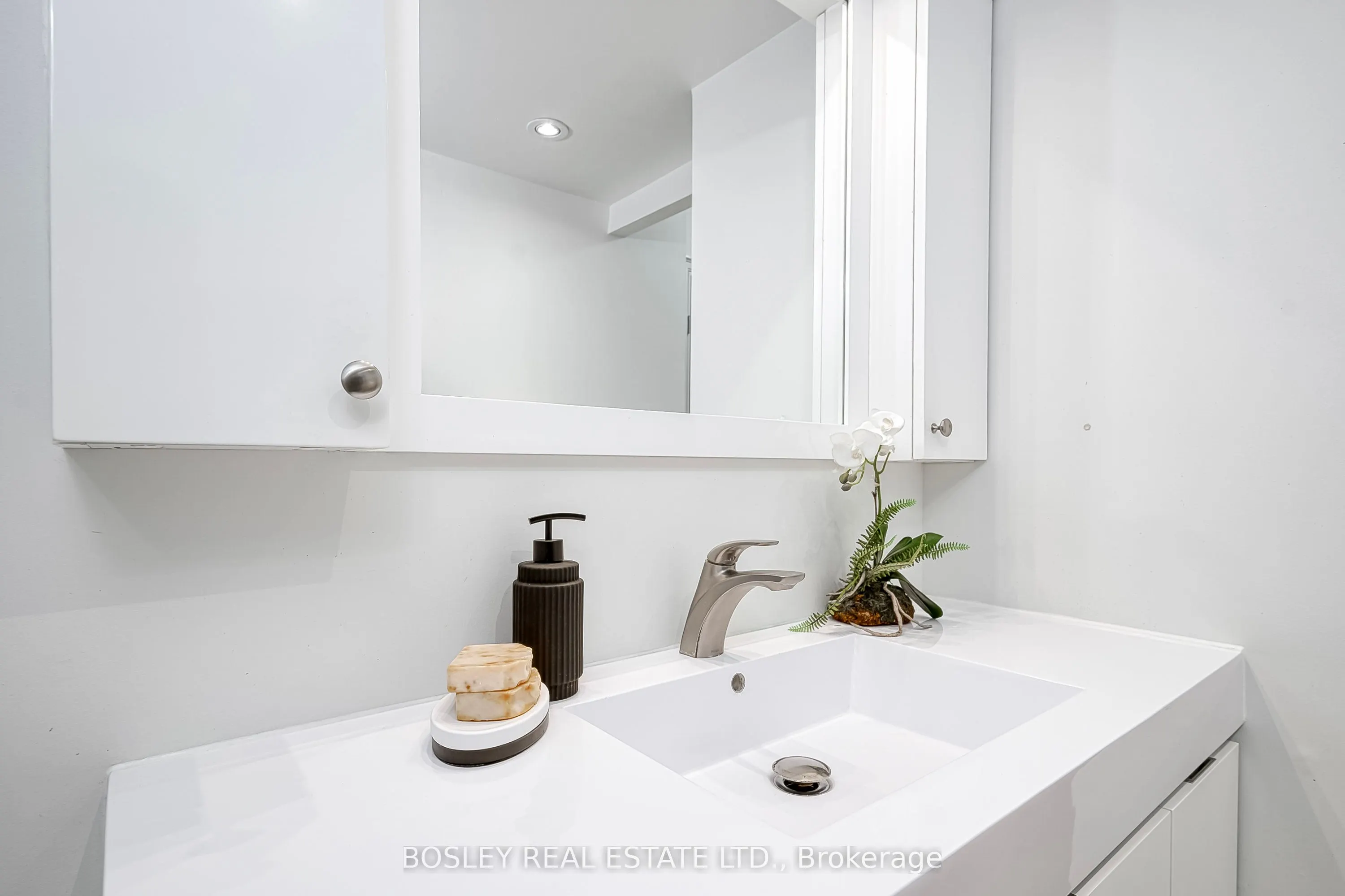 135 George Street S, #402
