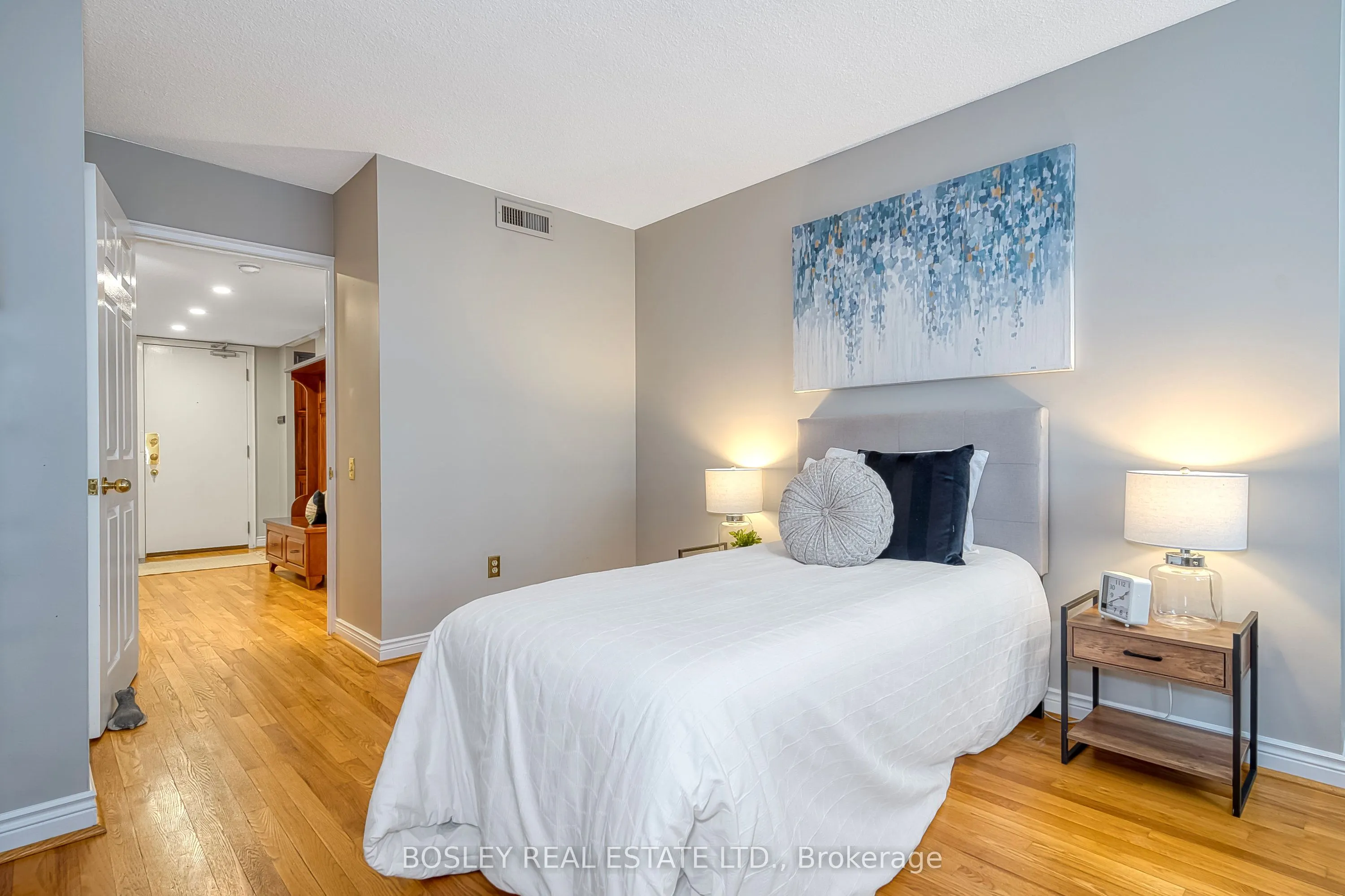 135 George Street S, #402
