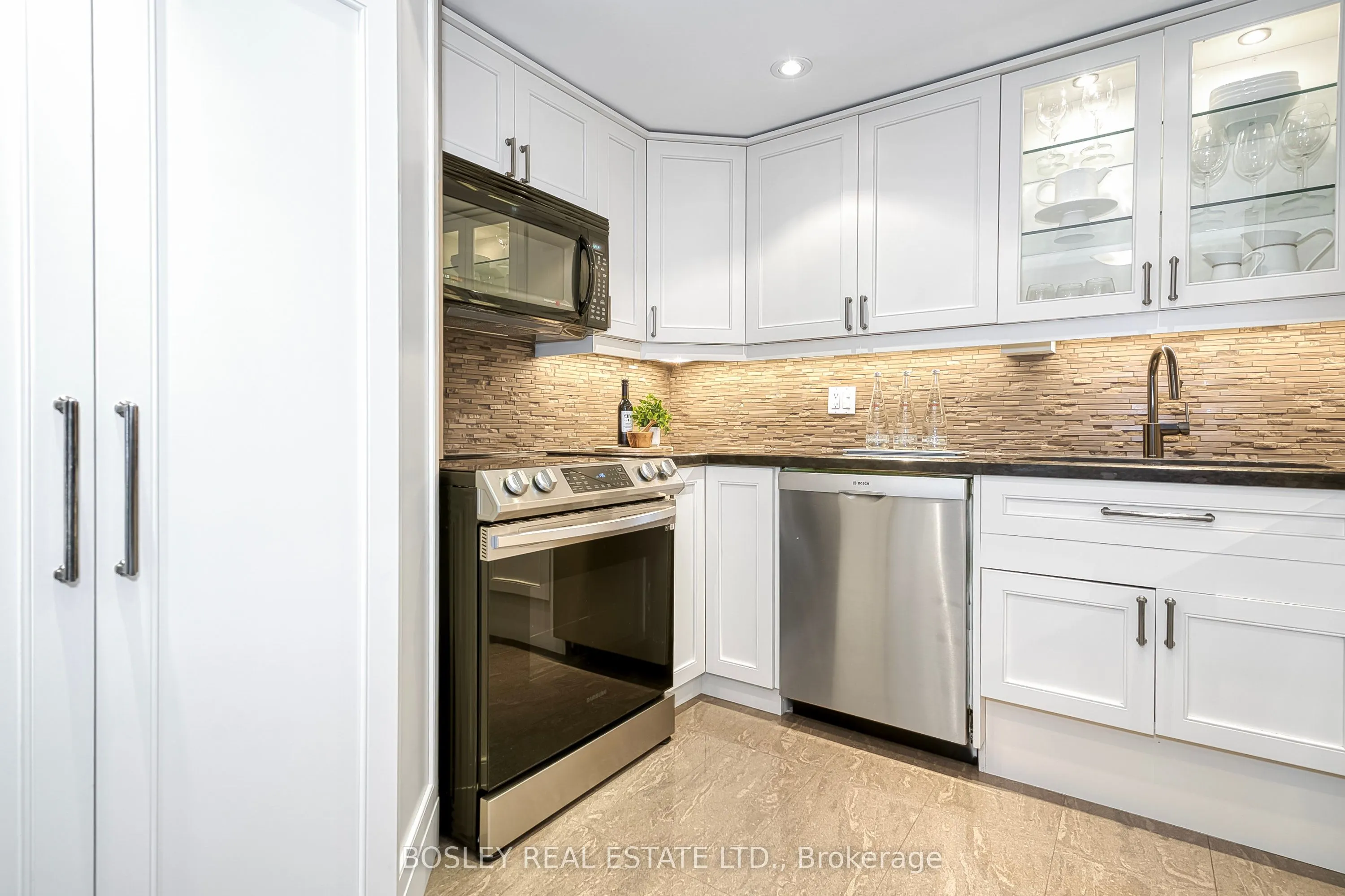 135 George Street S, #402