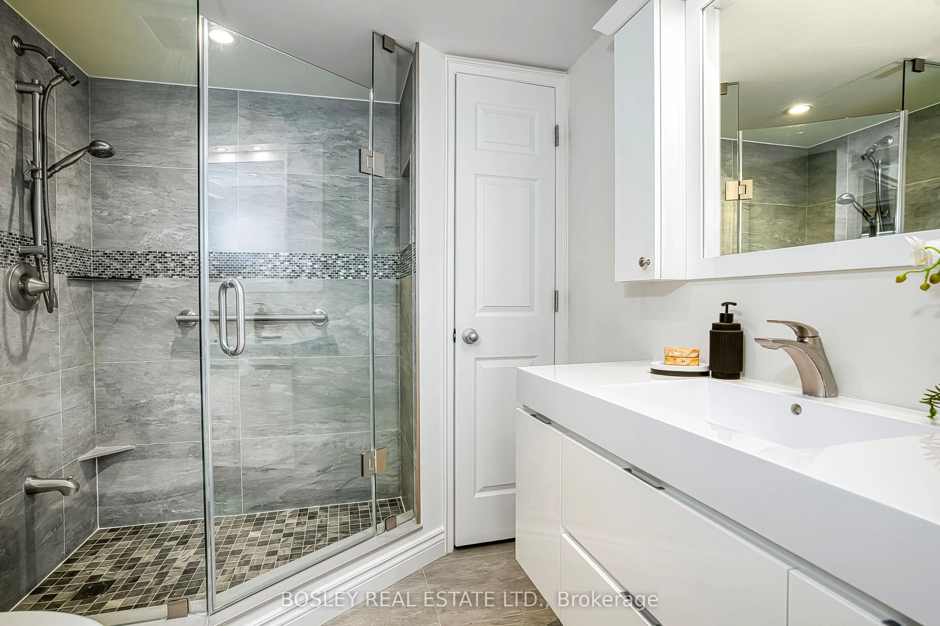 135 George Street S, #402
