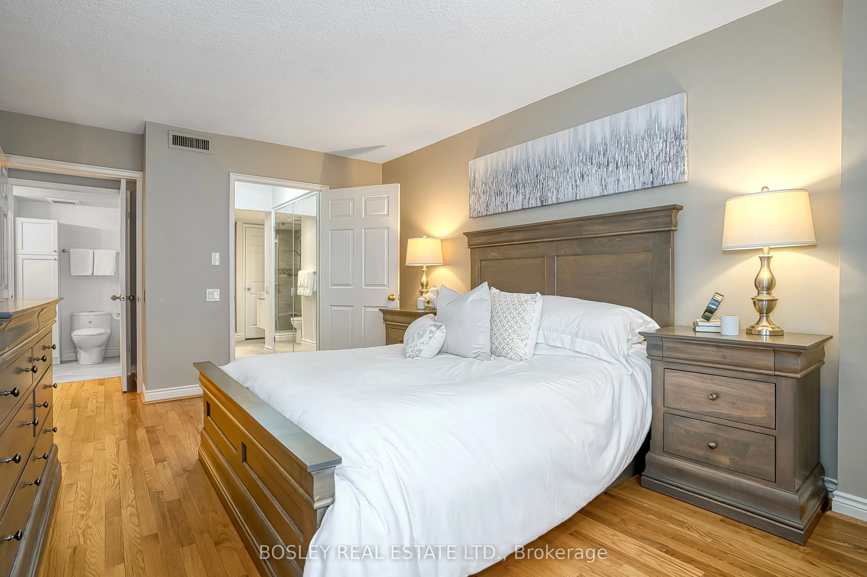 135 George Street S, #402