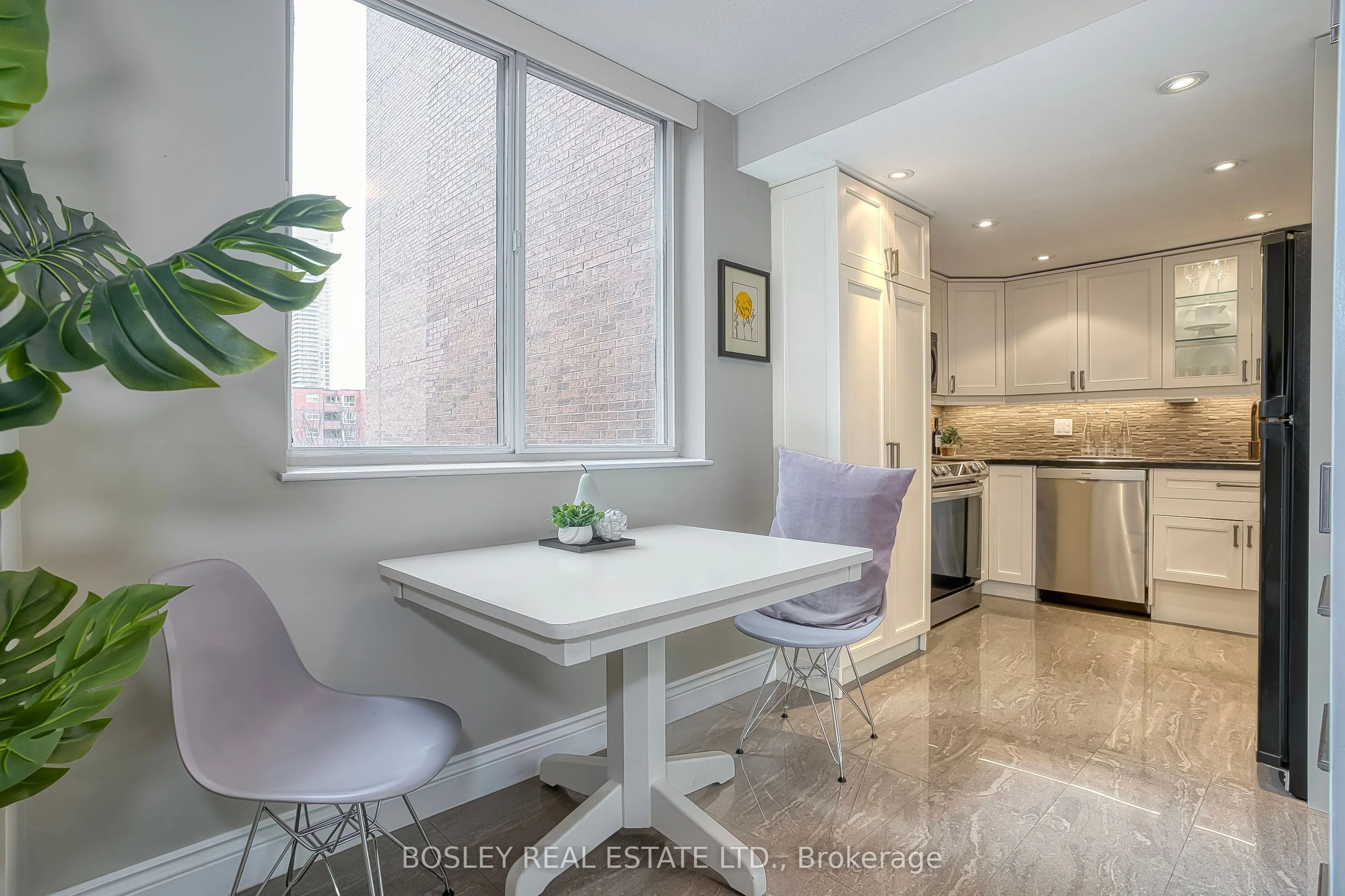 135 George Street S, #402