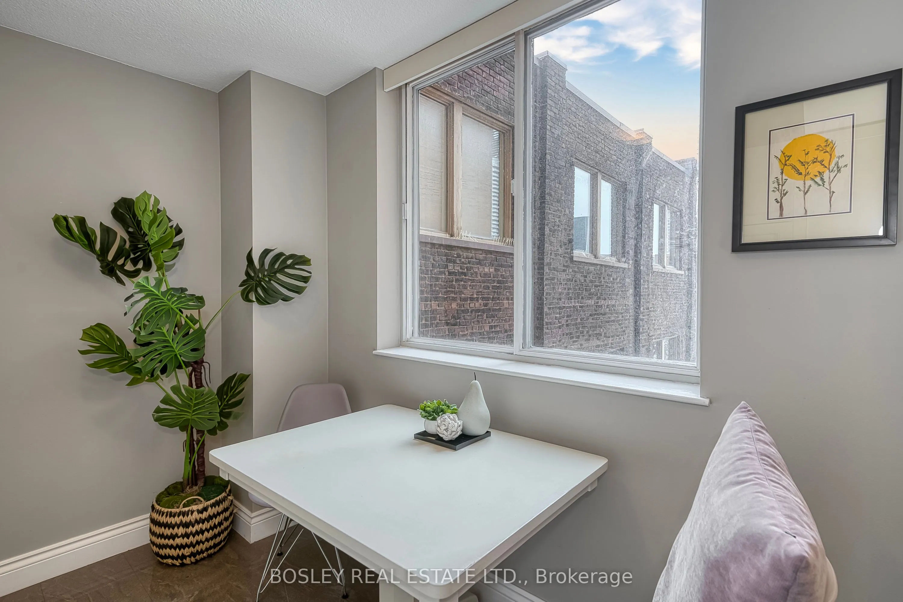 135 George Street S, #402