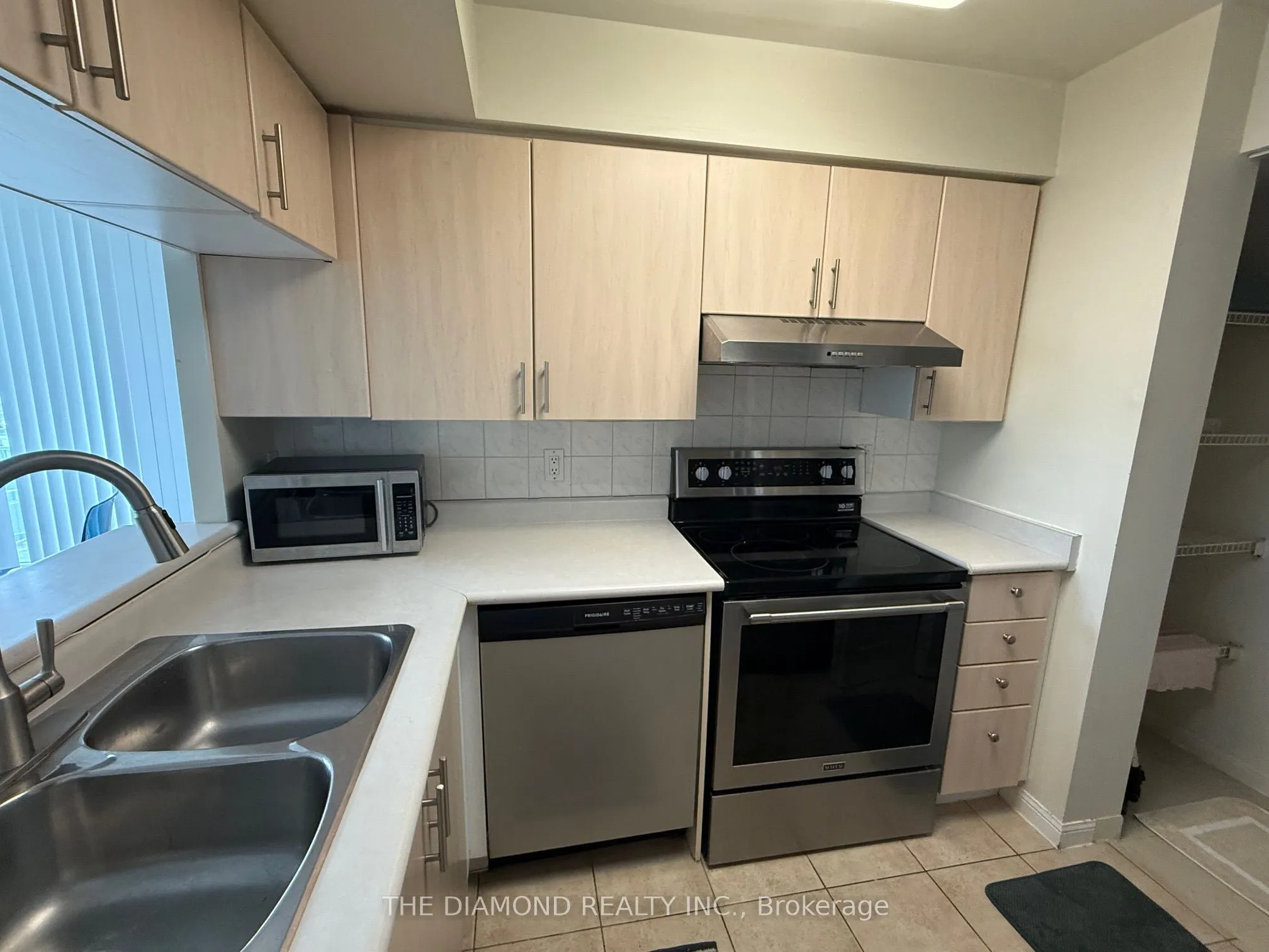 398 Eglinton Avenue E, #707
