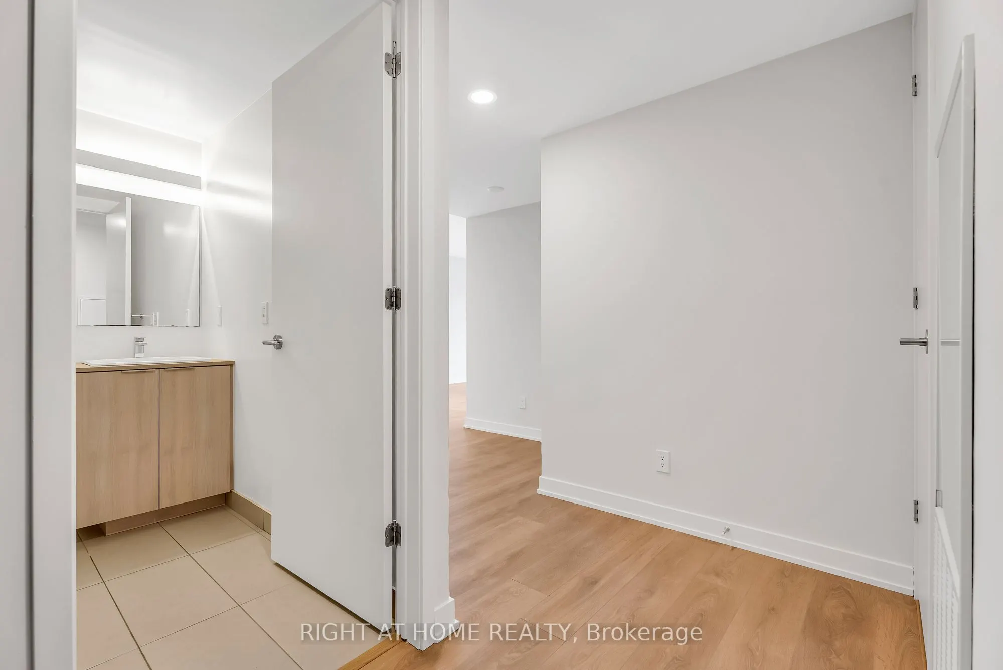 501 Yonge Street, #1212