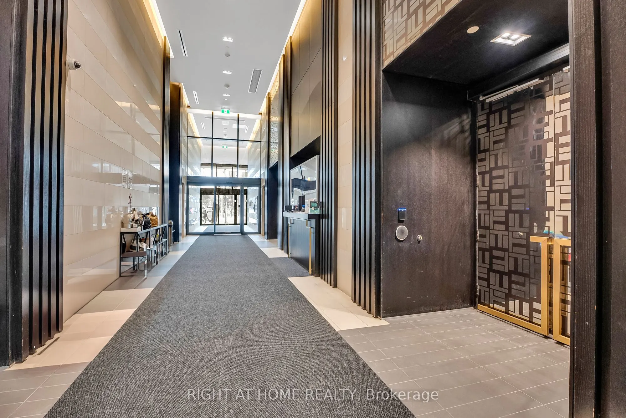 501 Yonge Street, #1212