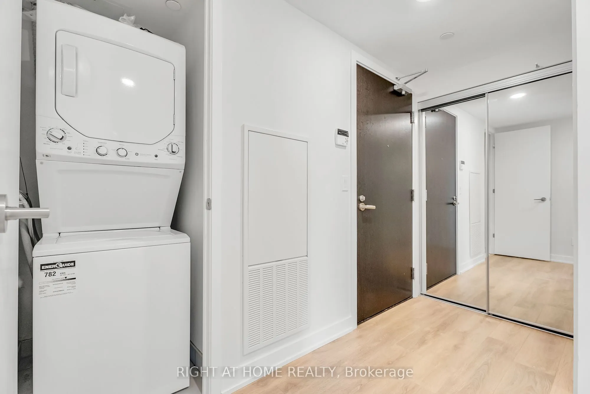 501 Yonge Street, #1212