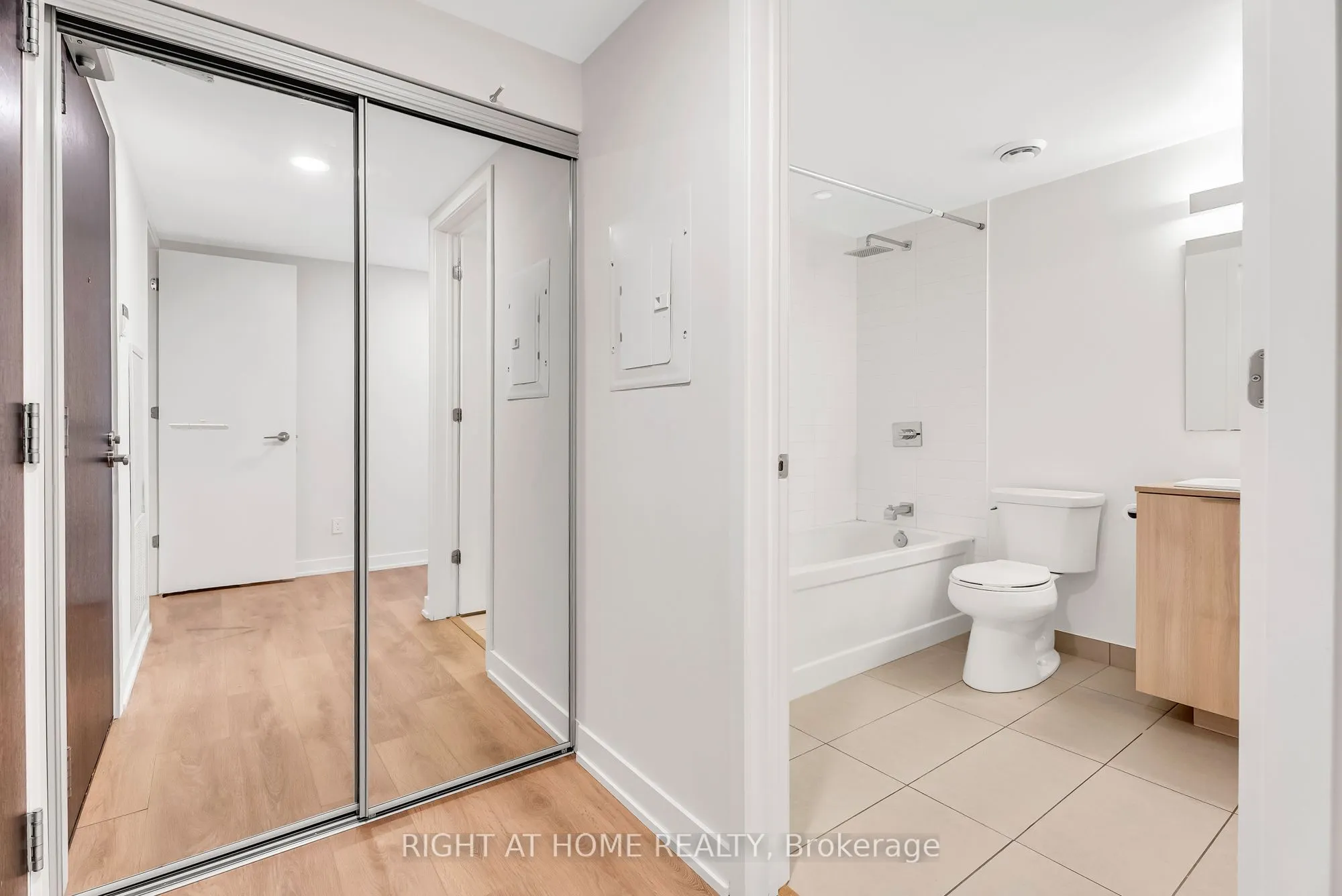 501 Yonge Street, #1212