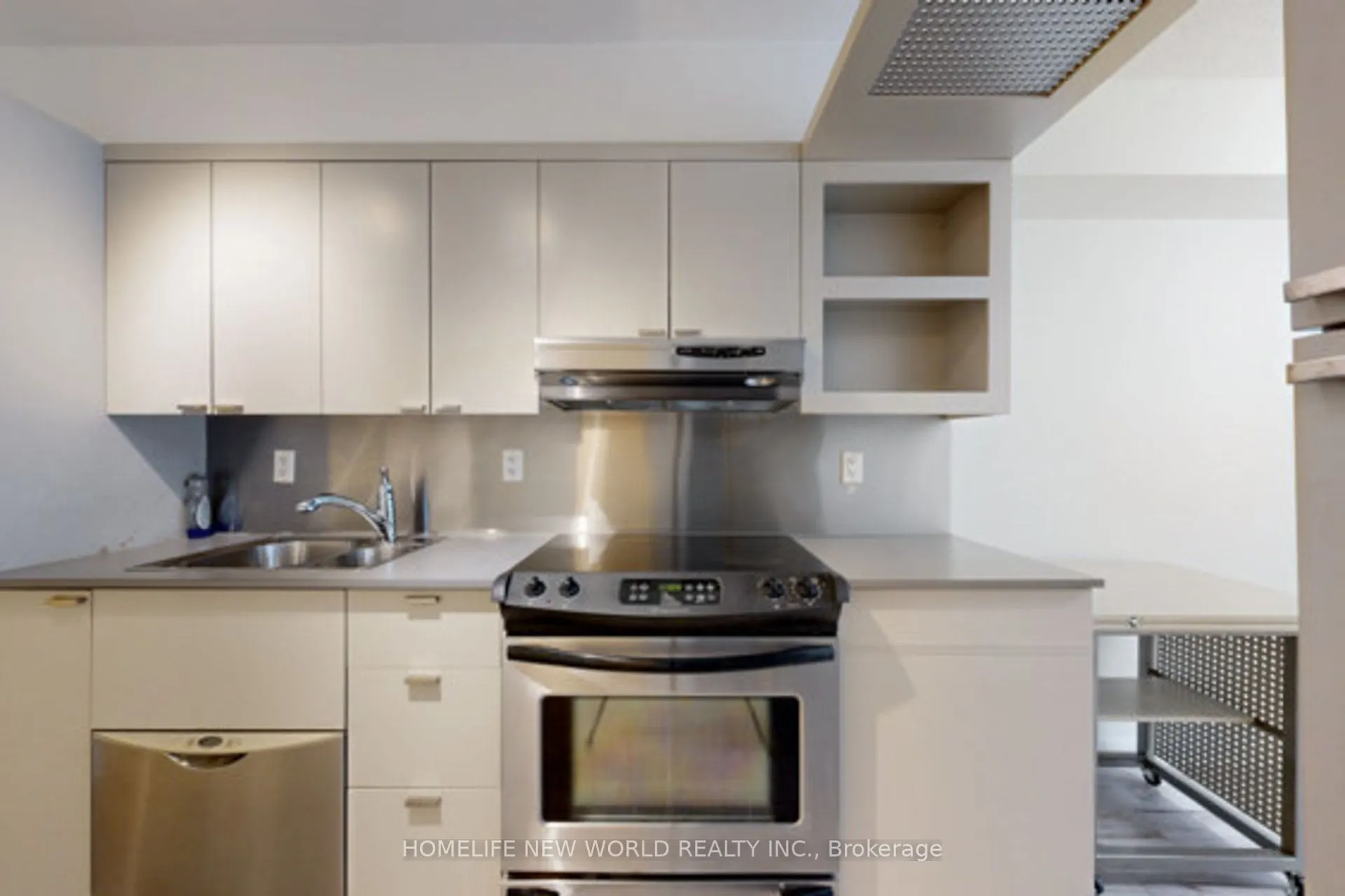 111 Elizabeth Street, #752