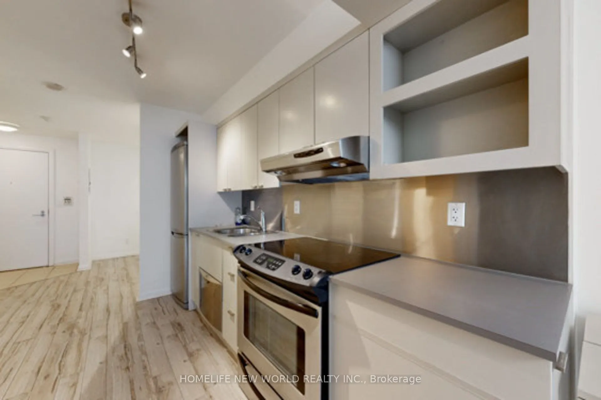 111 Elizabeth Street, #752