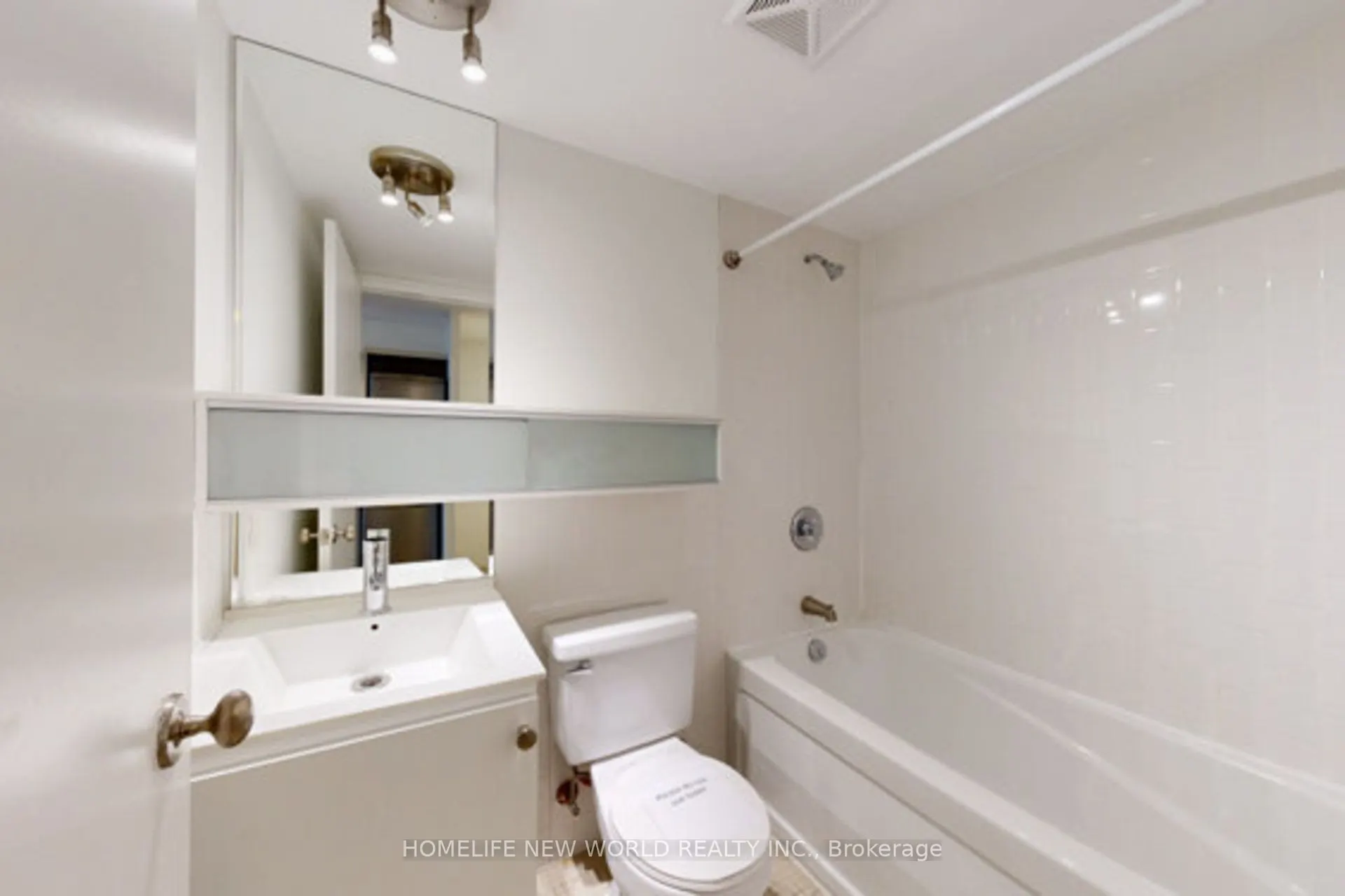 111 Elizabeth Street, #752