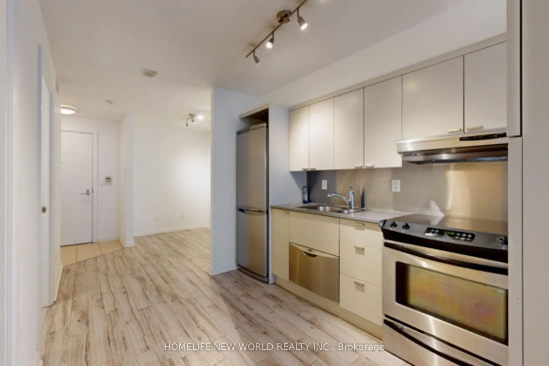 111 Elizabeth Street, #752