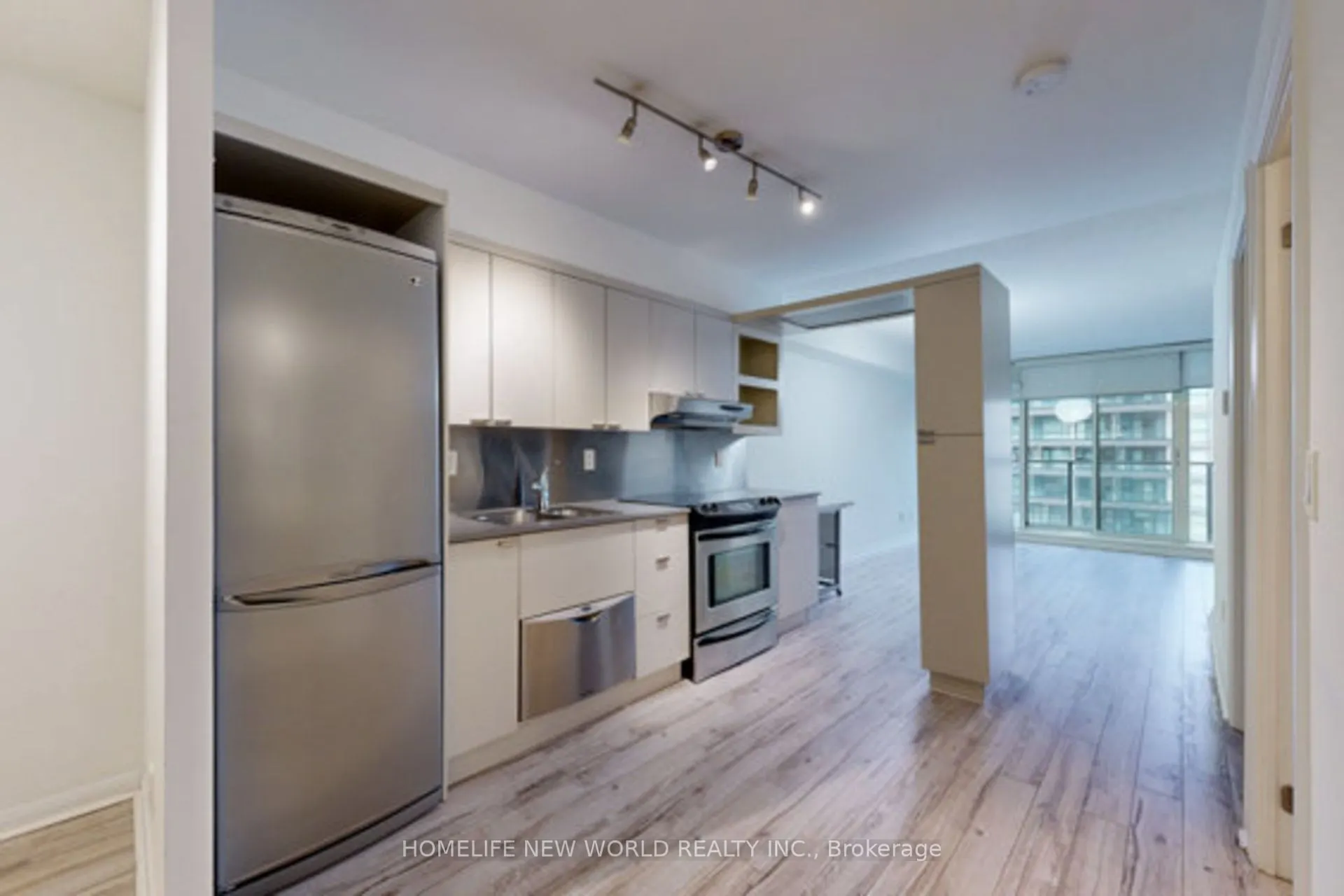 111 Elizabeth Street, #752