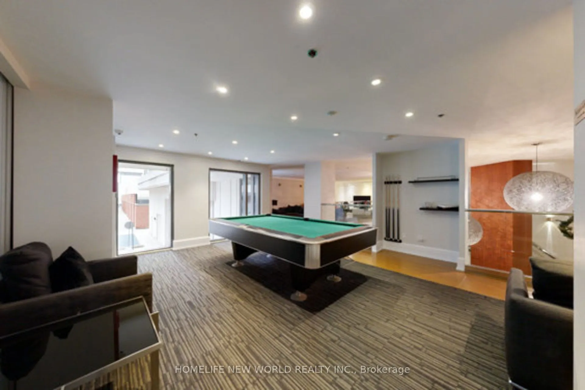 111 Elizabeth Street, #752