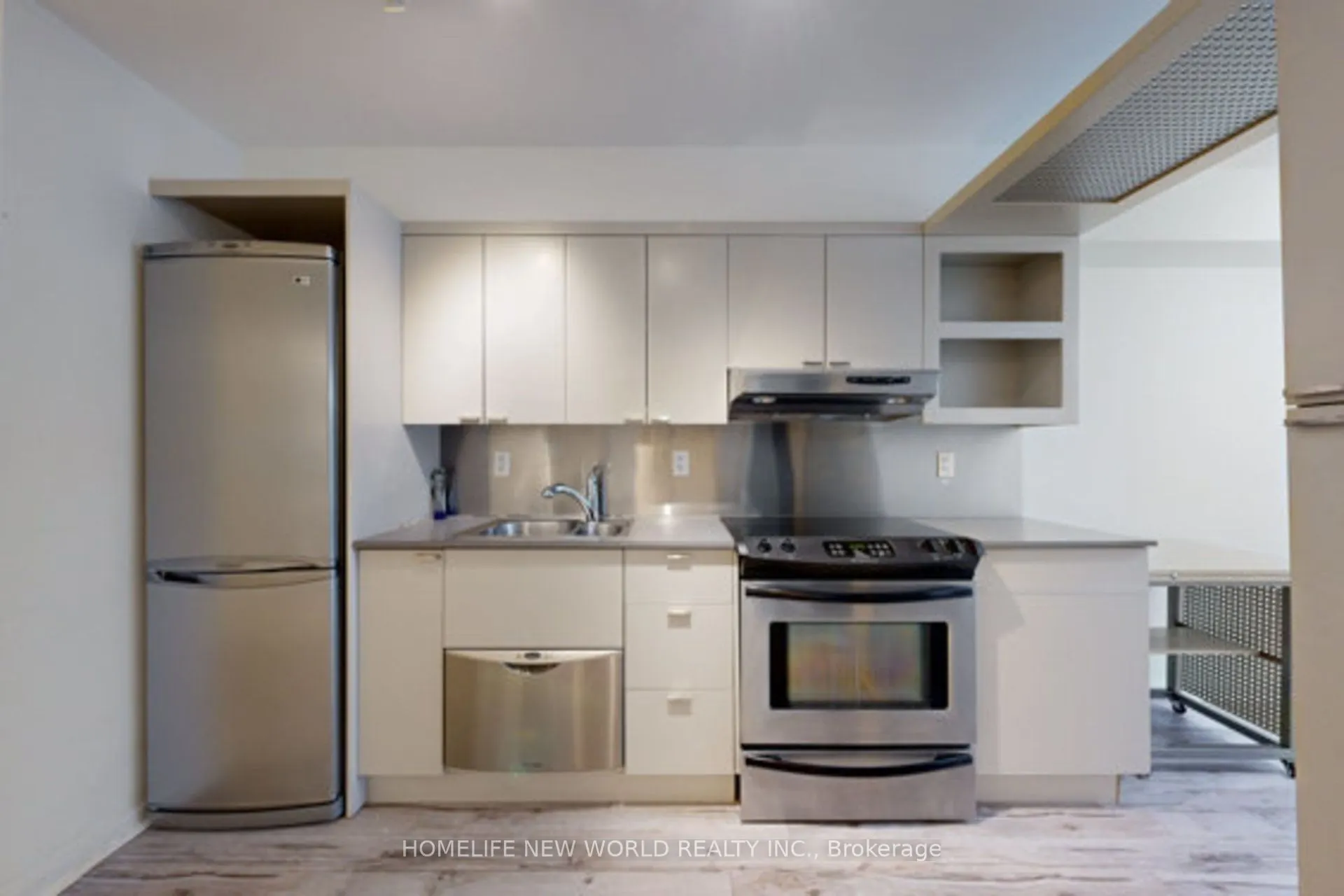 111 Elizabeth Street, #752
