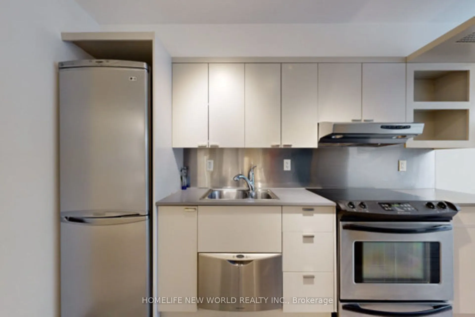 111 Elizabeth Street, #752