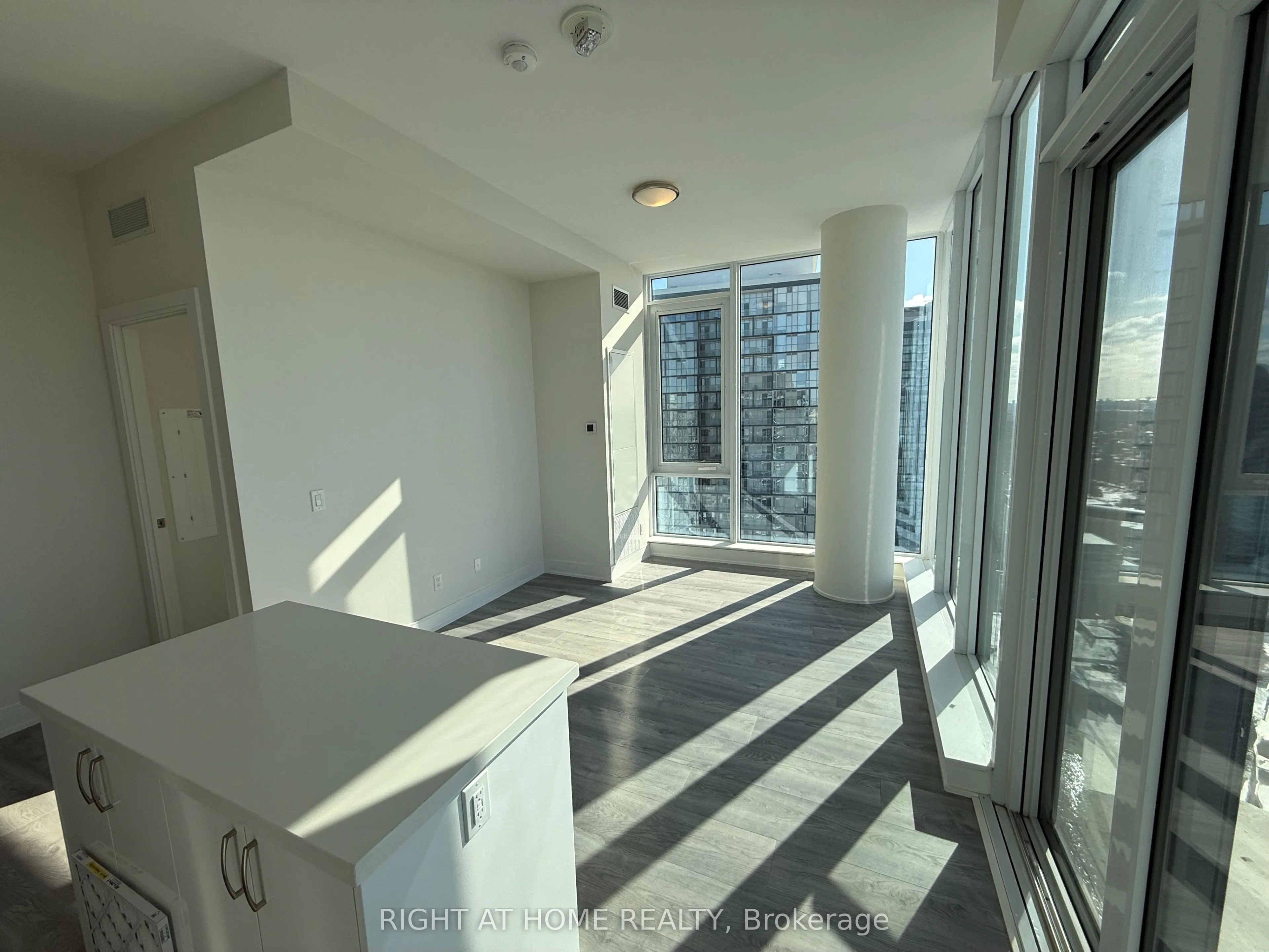 15 Ellerslie Avenue #PH03