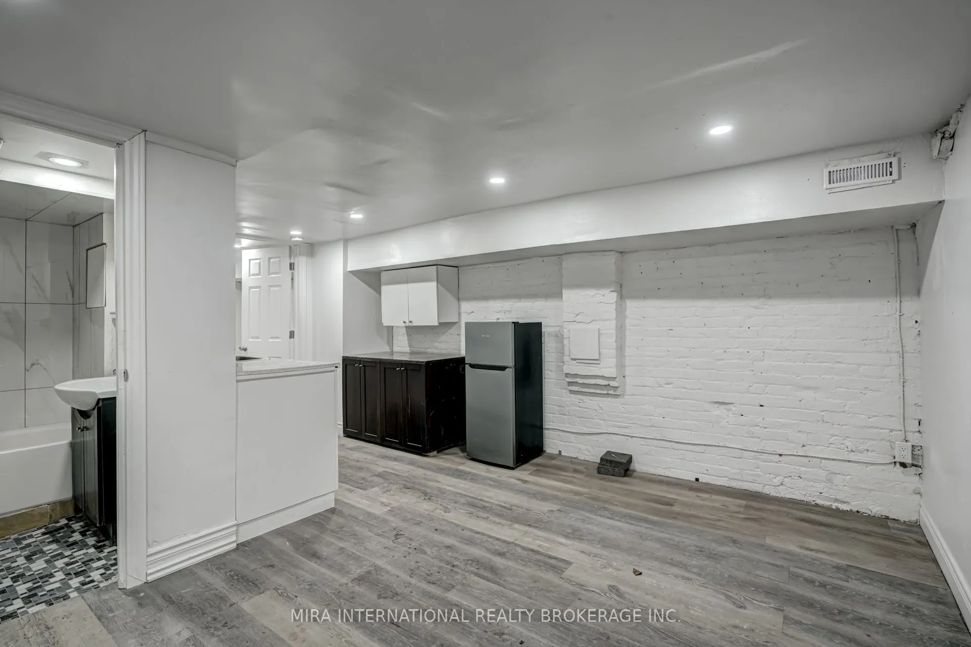 177 Carlton Street, #B2