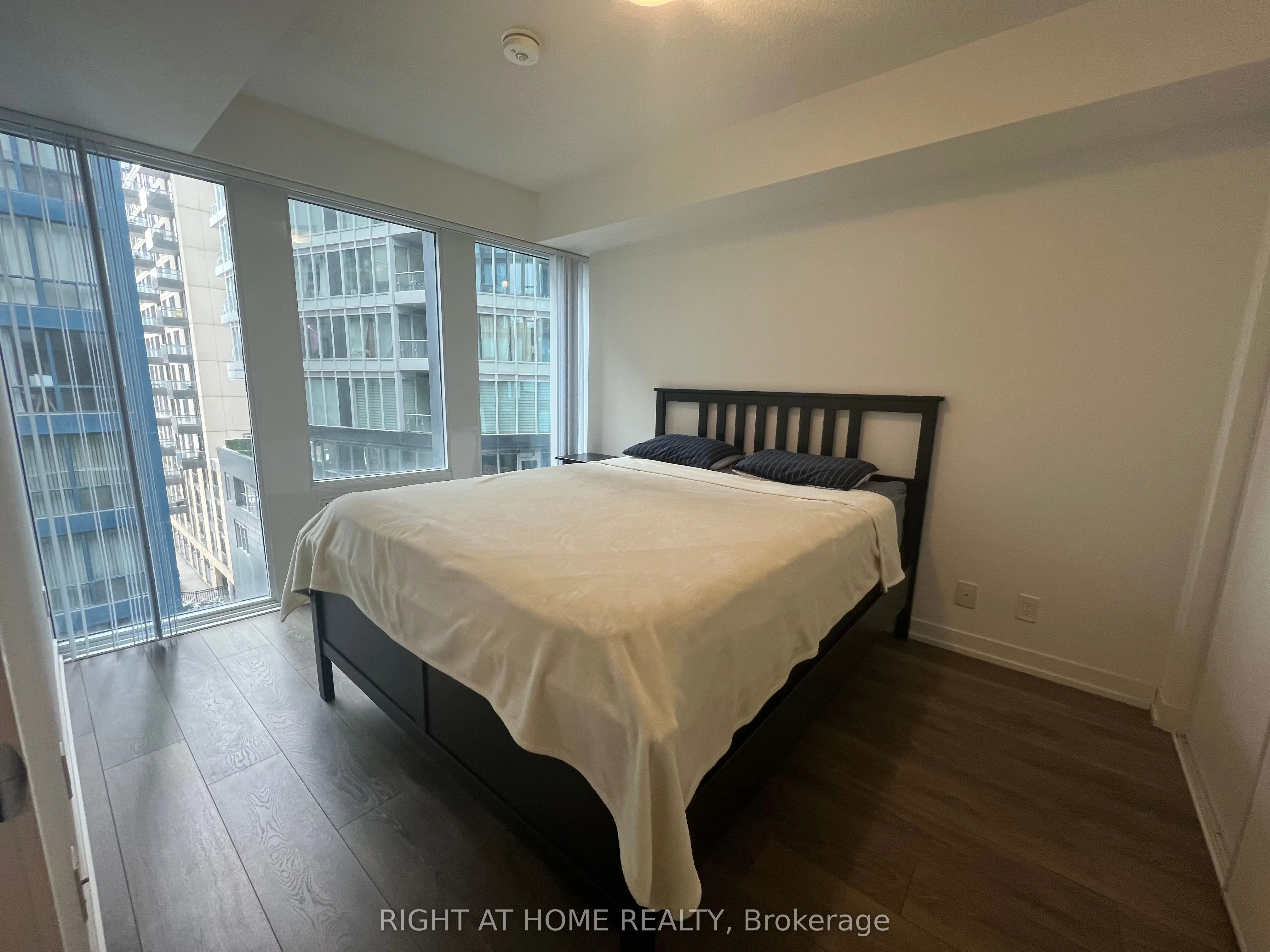 60 Shuter Street, #615
