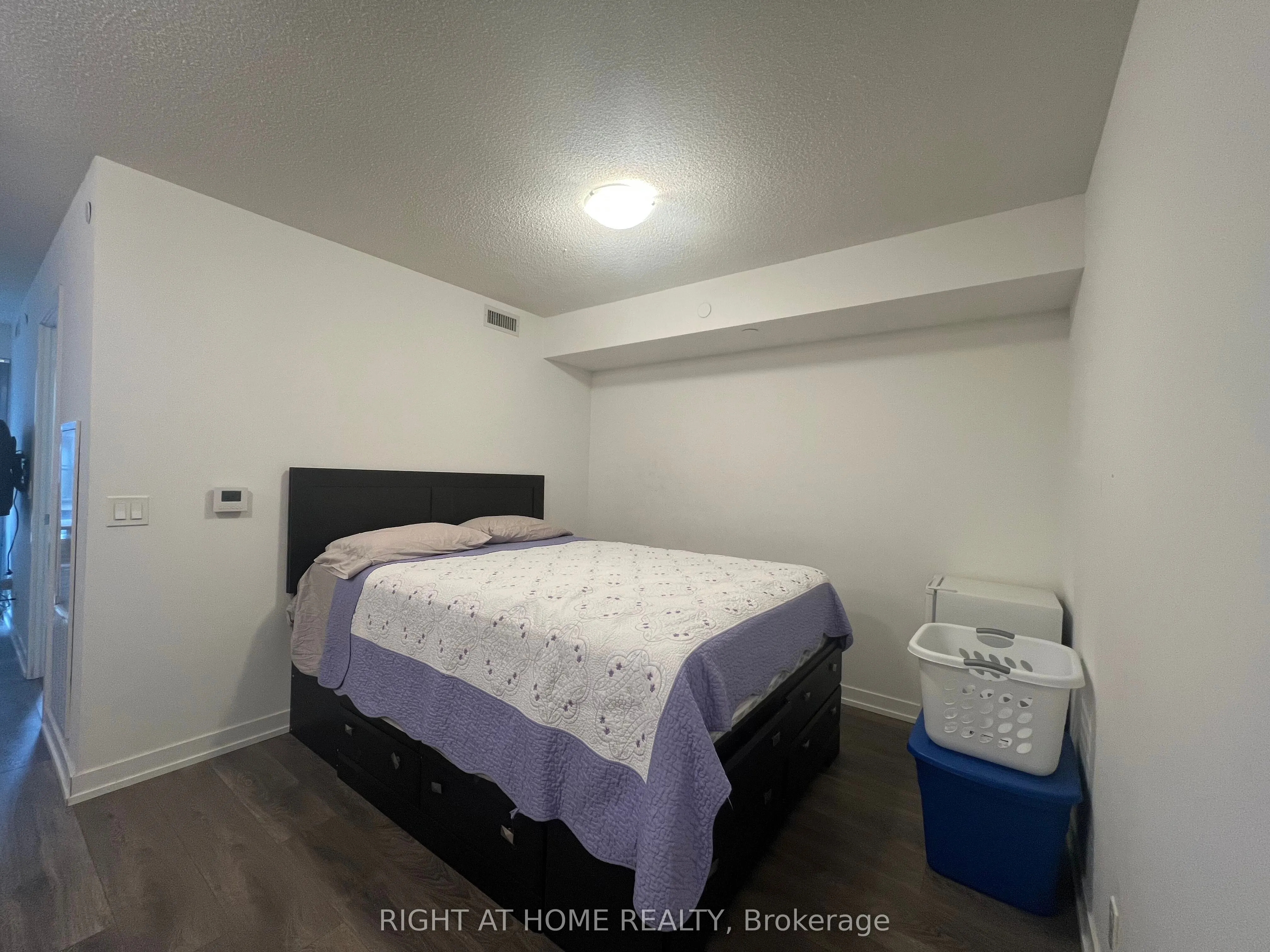 60 Shuter Street, #615