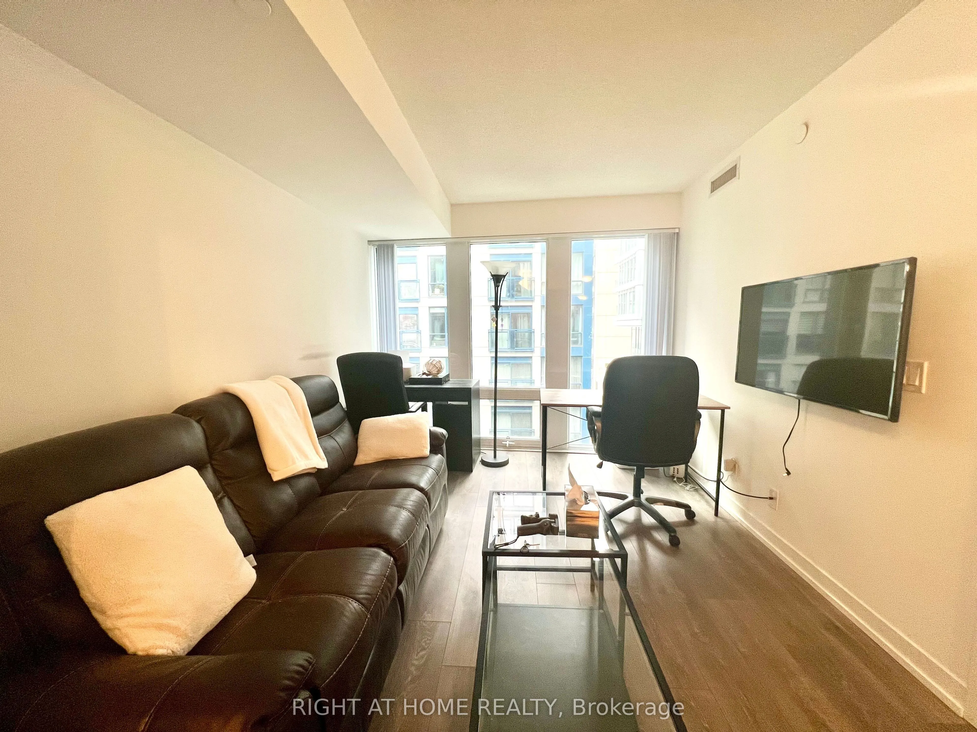 60 Shuter Street, #615
