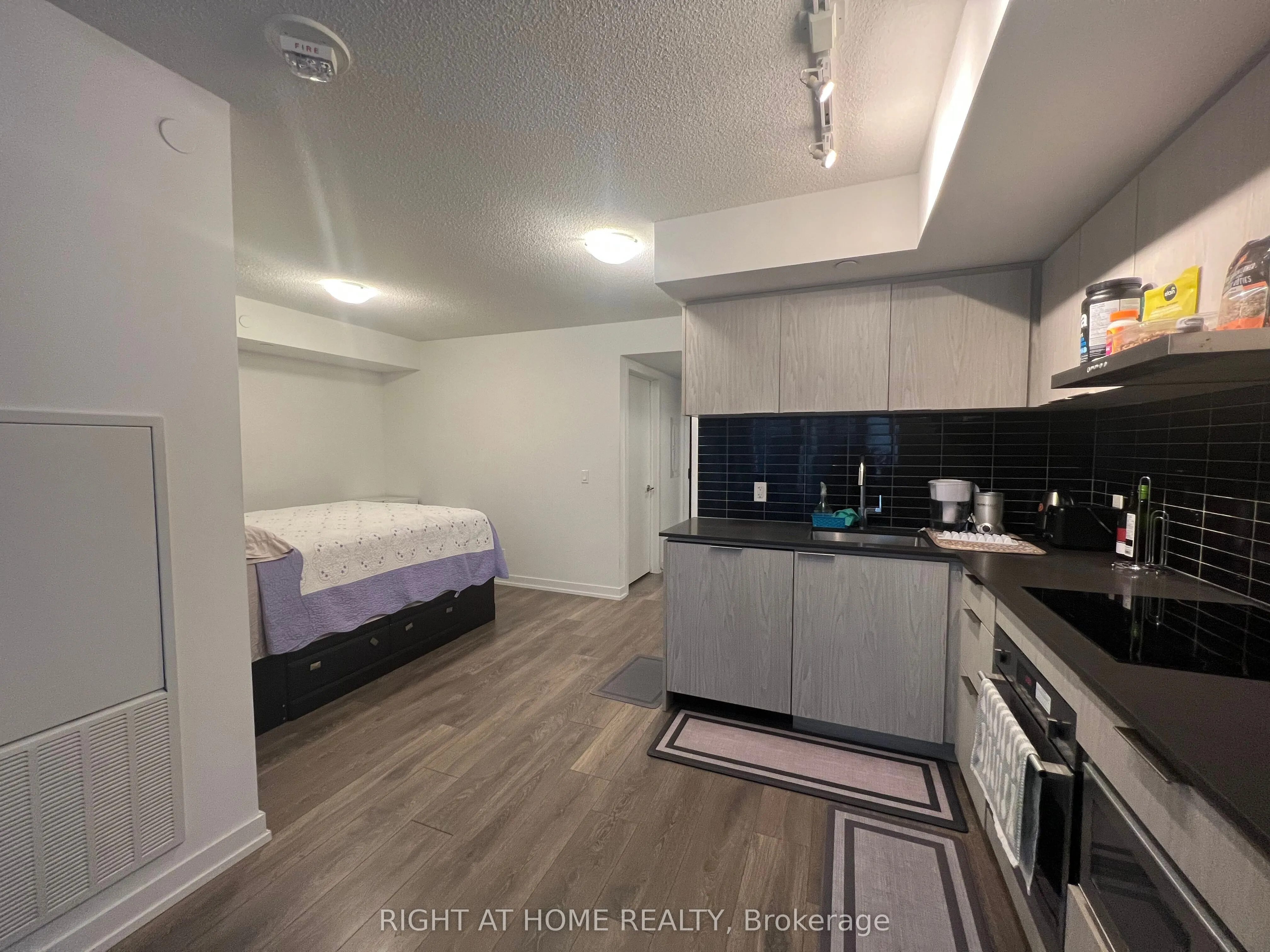 60 Shuter Street, #615