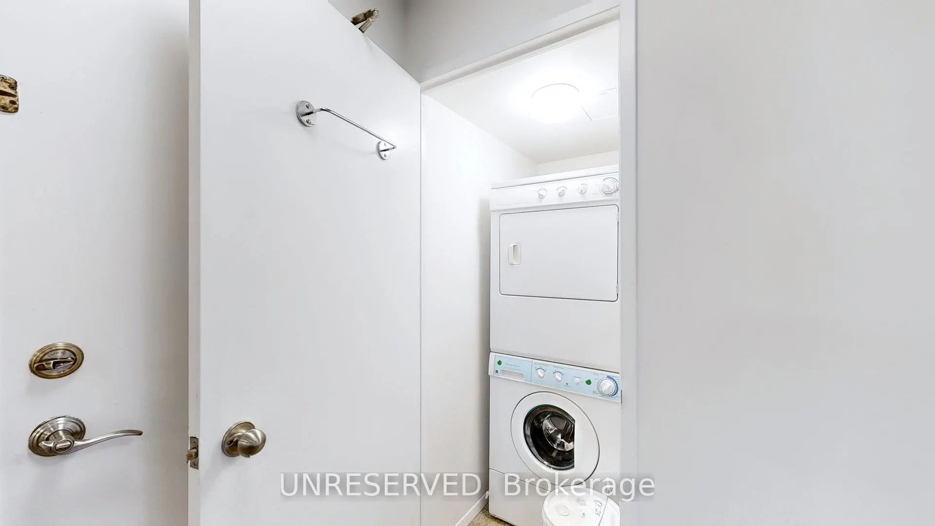633 Bay Street, #1711