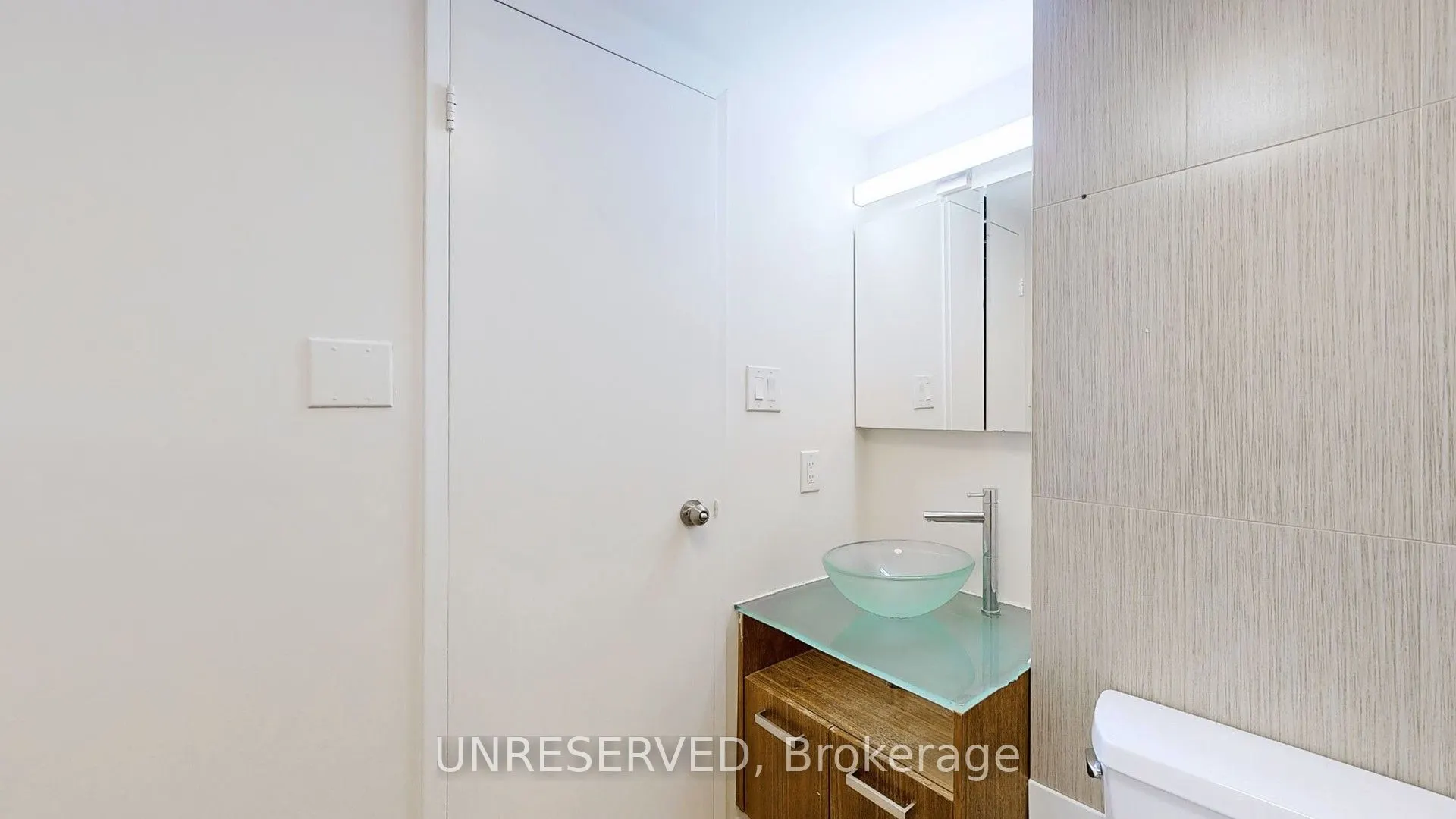 633 Bay Street, #1711