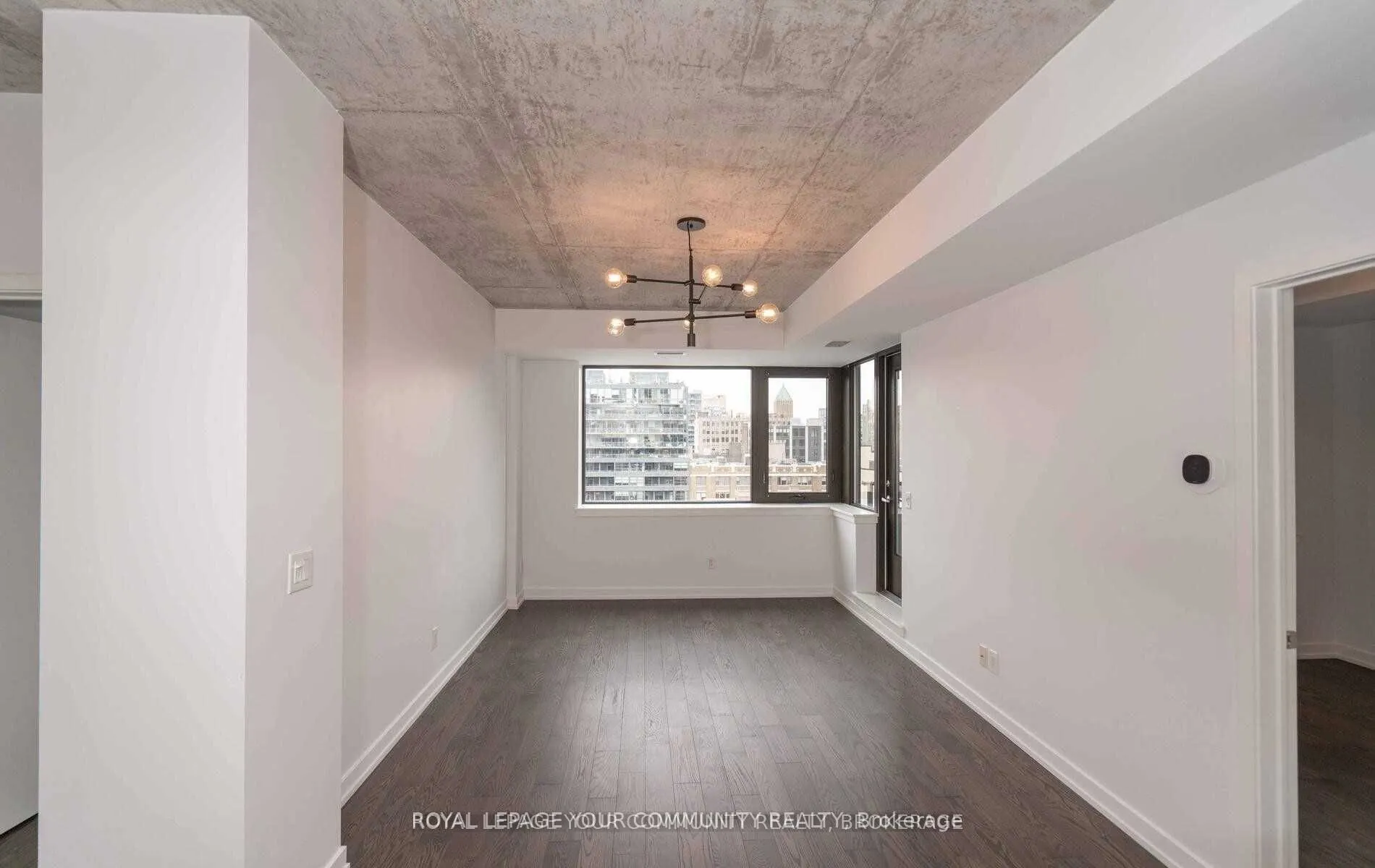400 Wellington Street W, #1003
