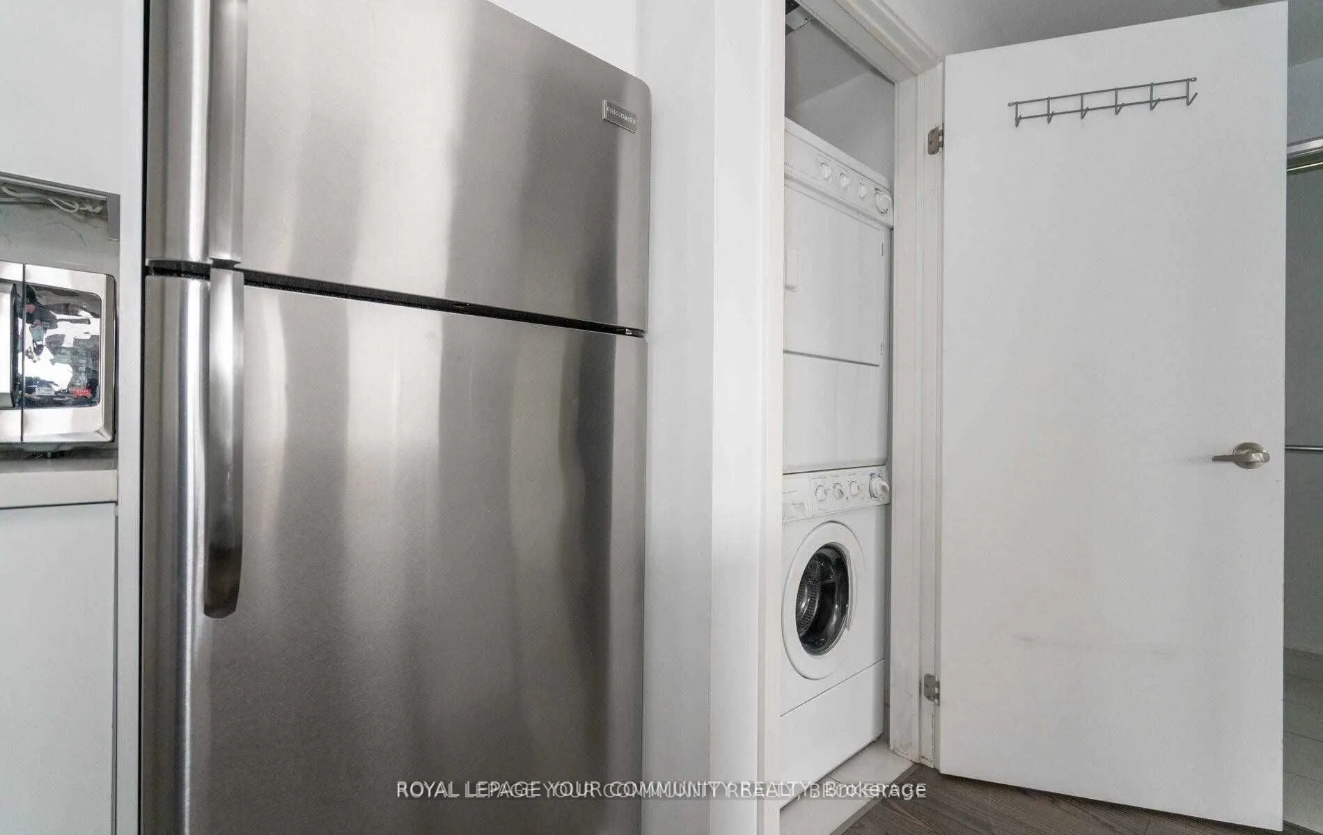 400 Wellington Street W, #1003