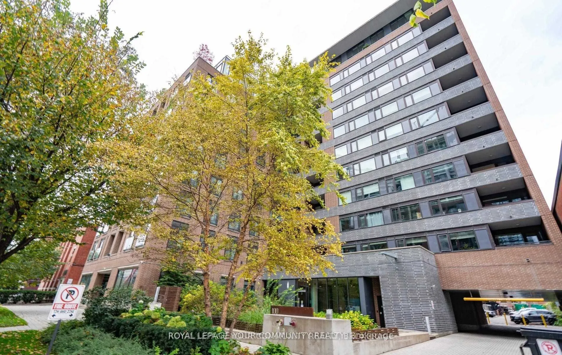 400 Wellington Street W, #1003