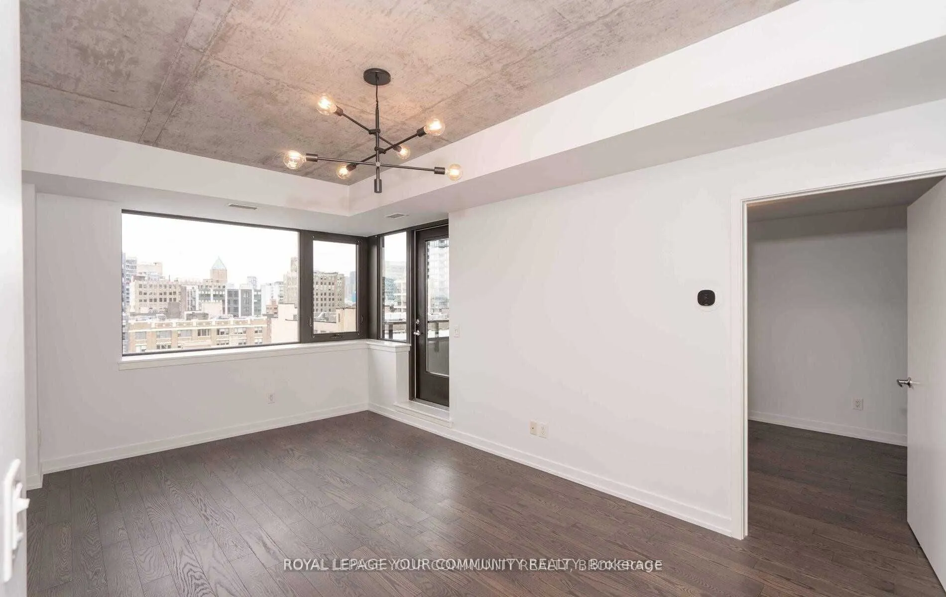 400 Wellington Street W, #1003