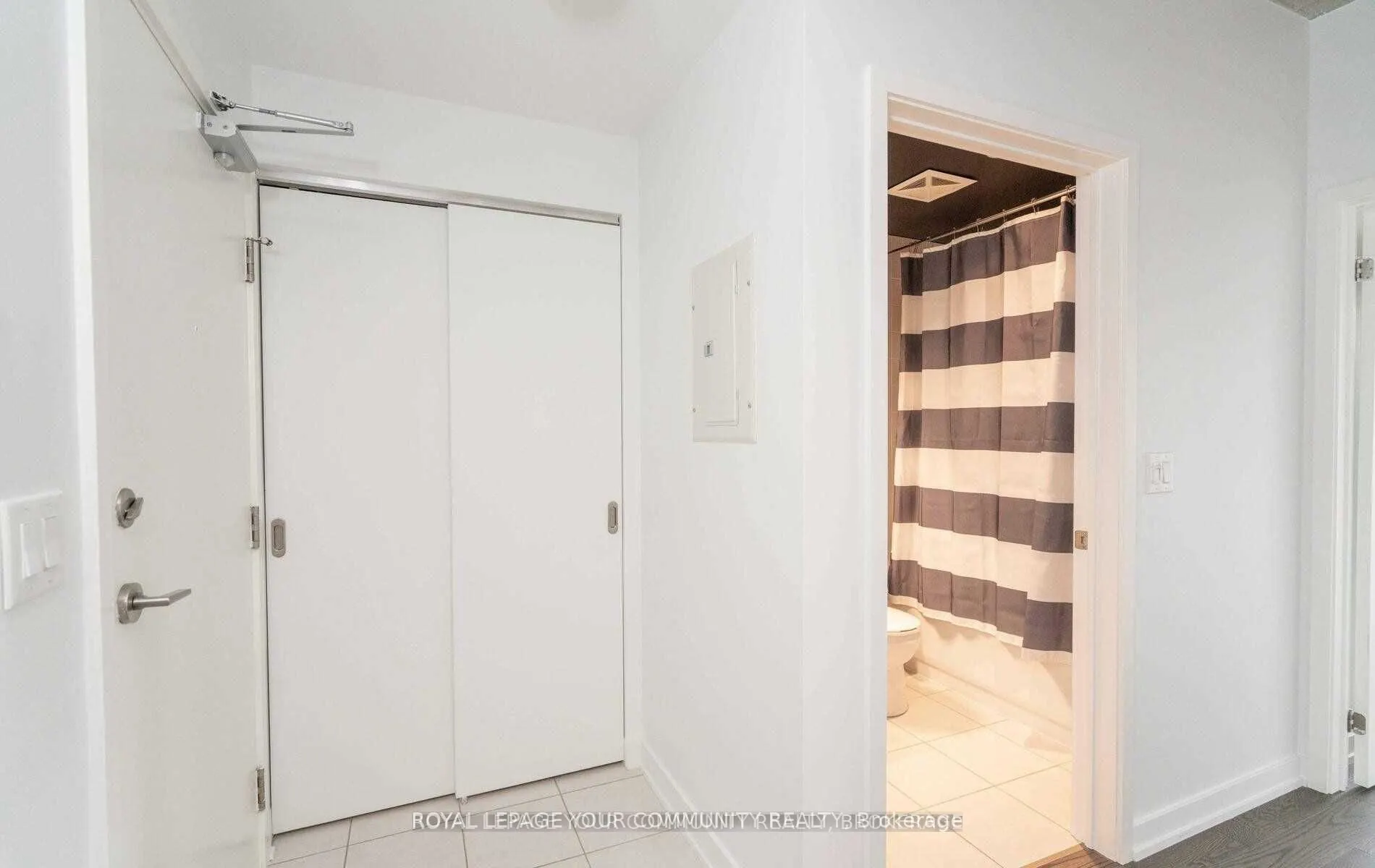 400 Wellington Street W, #1003