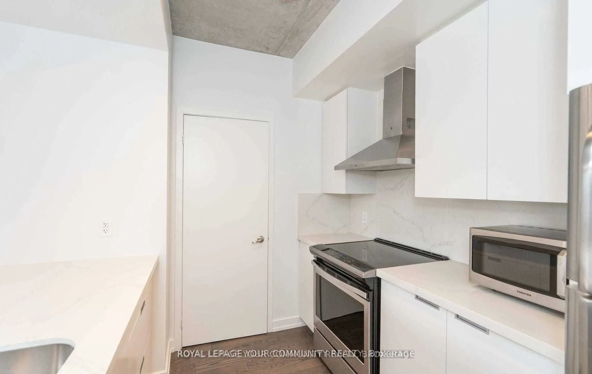 400 Wellington Street W, #1003
