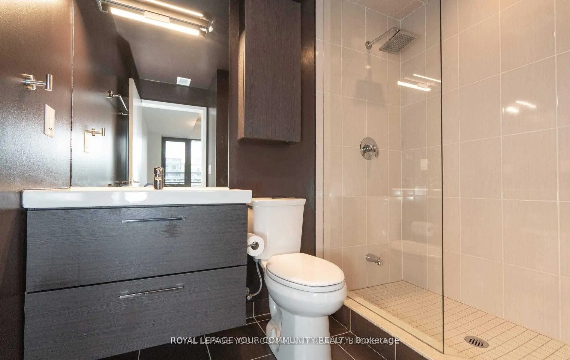 400 Wellington Street W, #1003