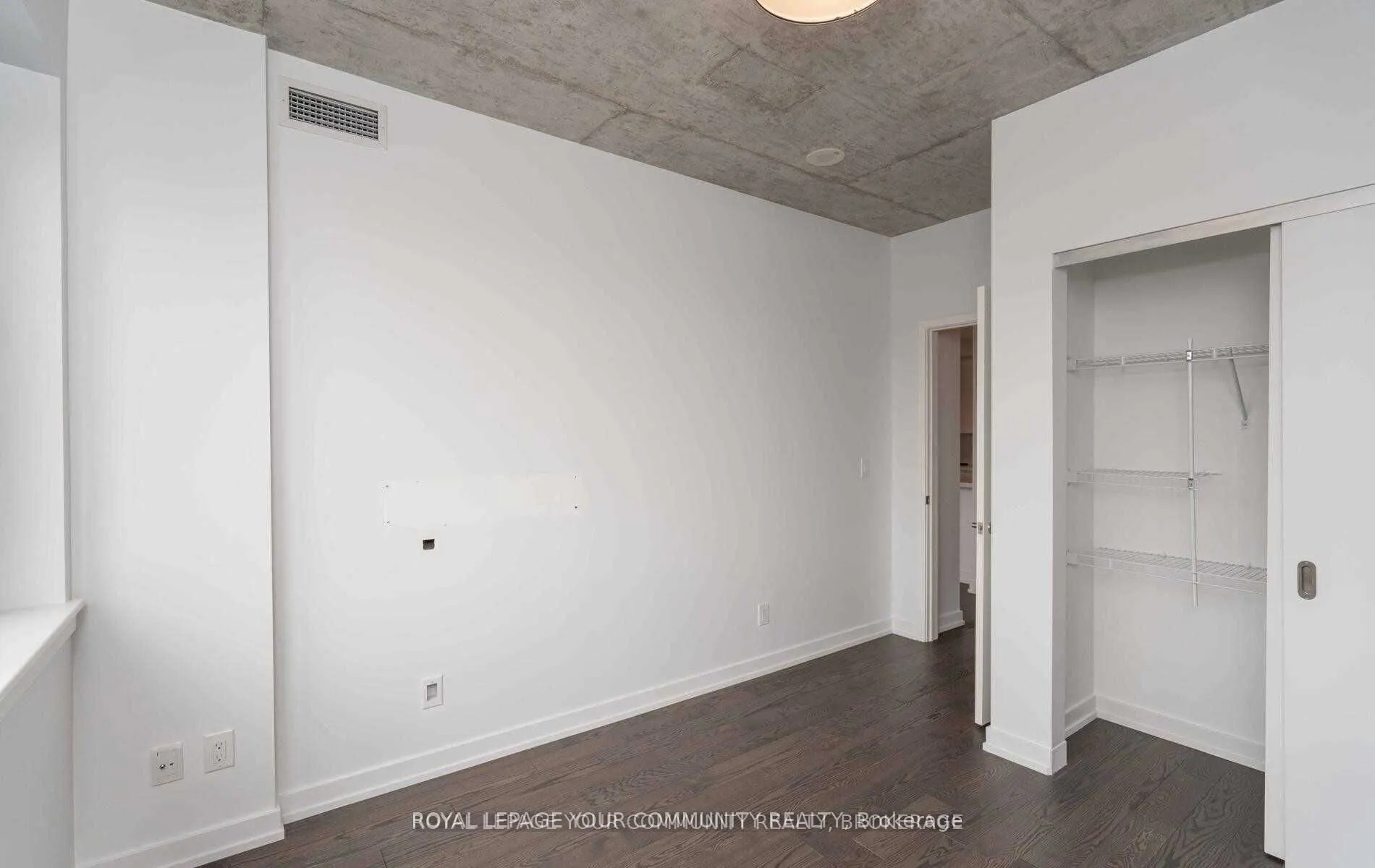 400 Wellington Street W, #1003