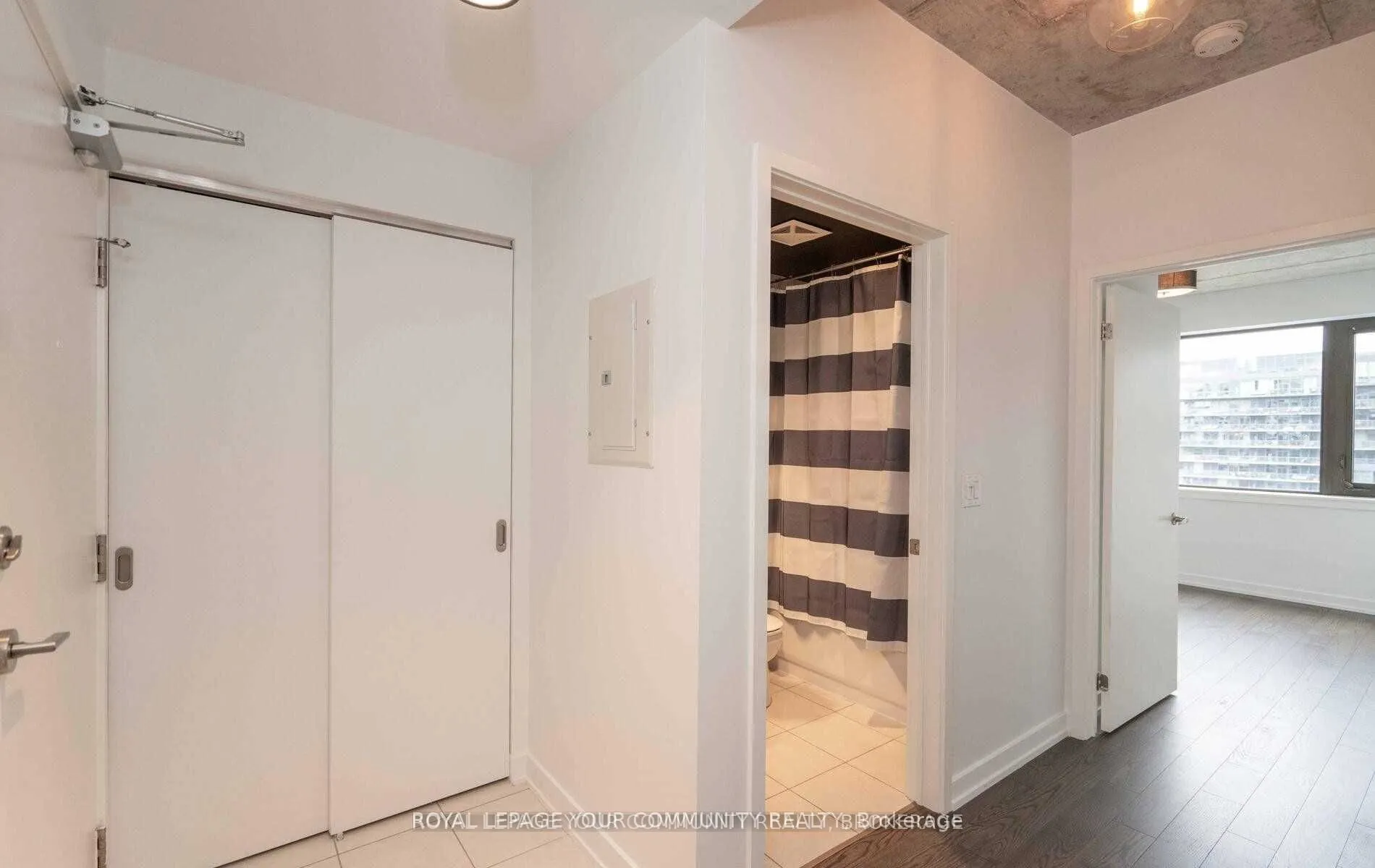 400 Wellington Street W, #1003