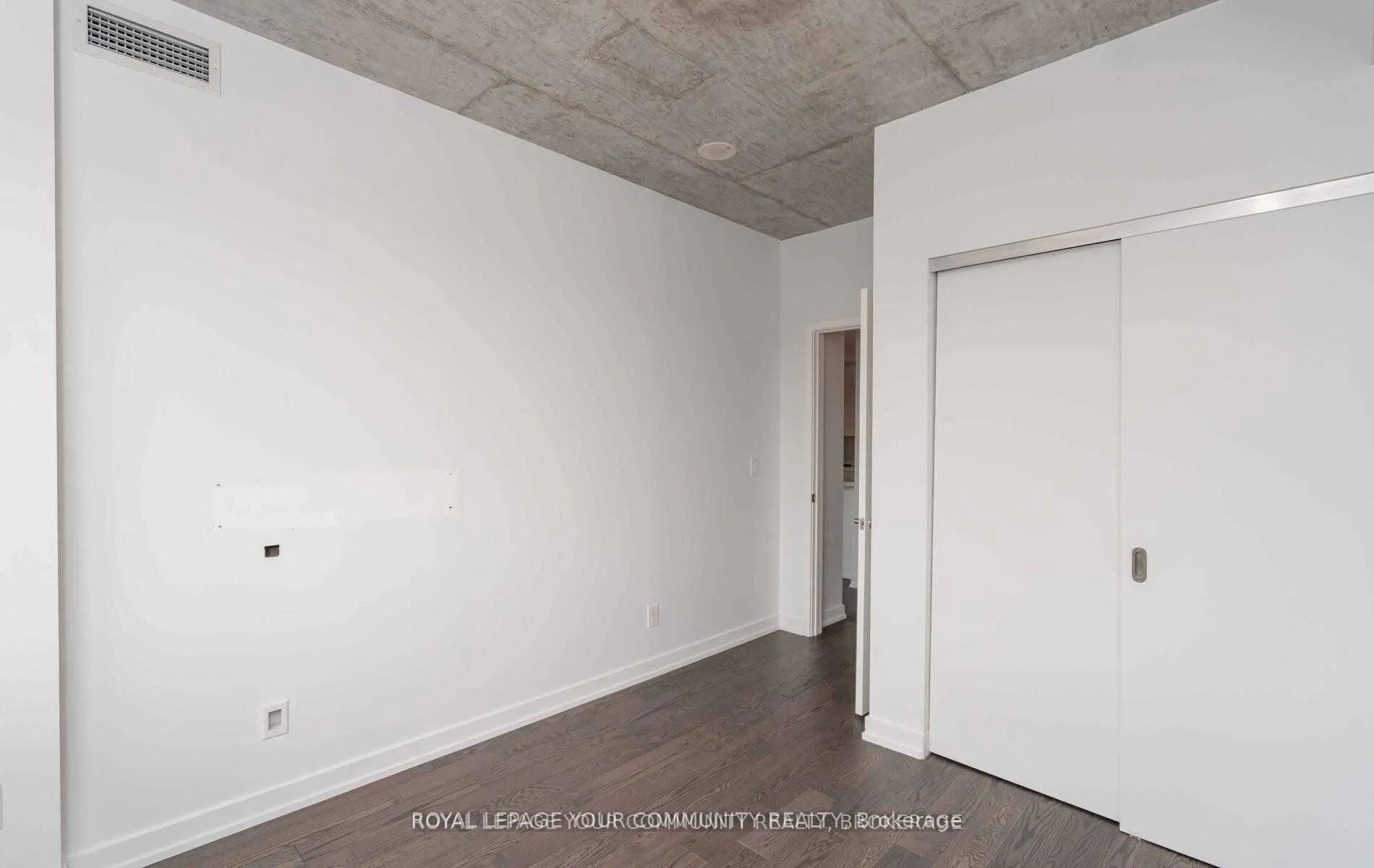 400 Wellington Street W, #1003