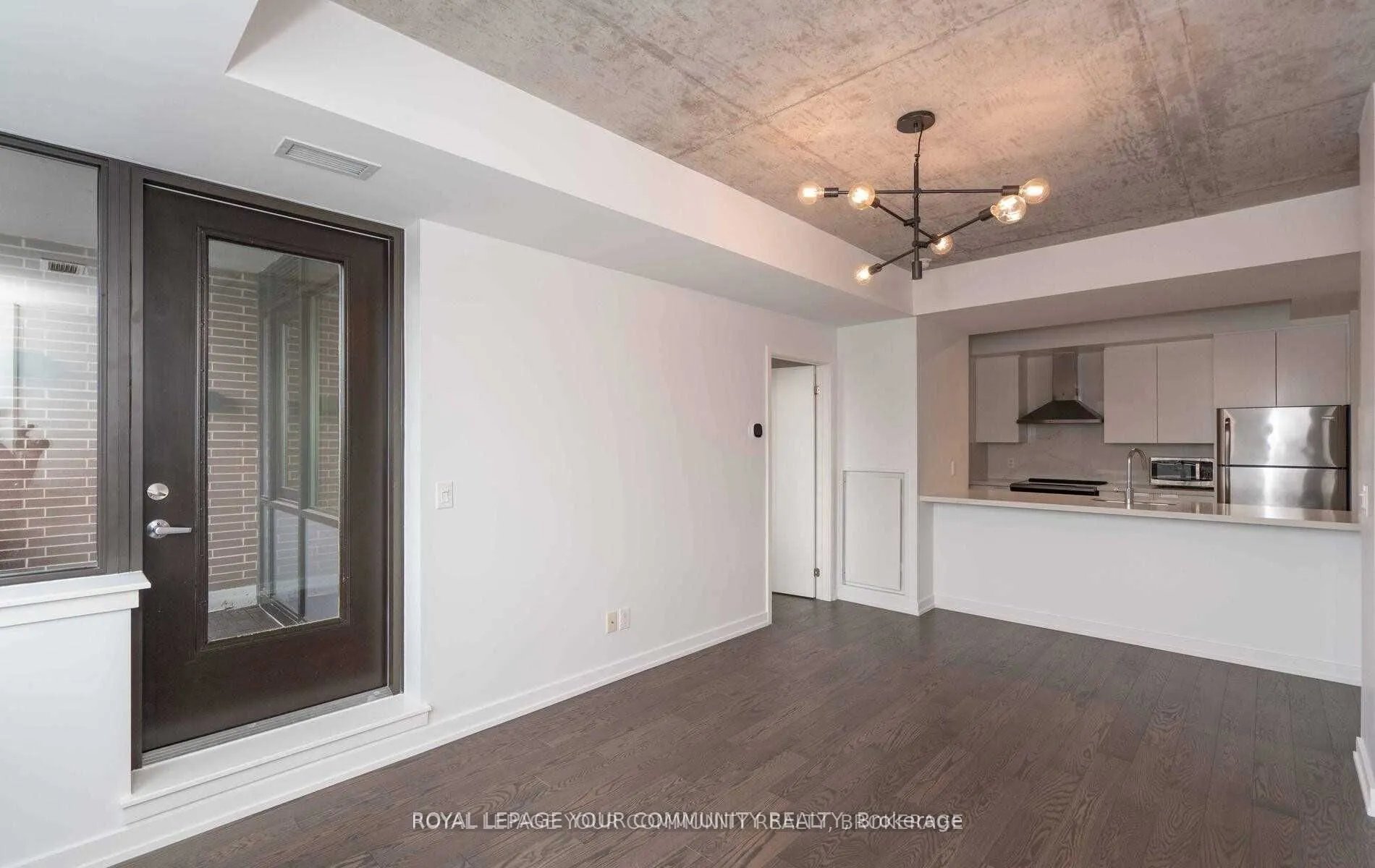 400 Wellington Street W, #1003