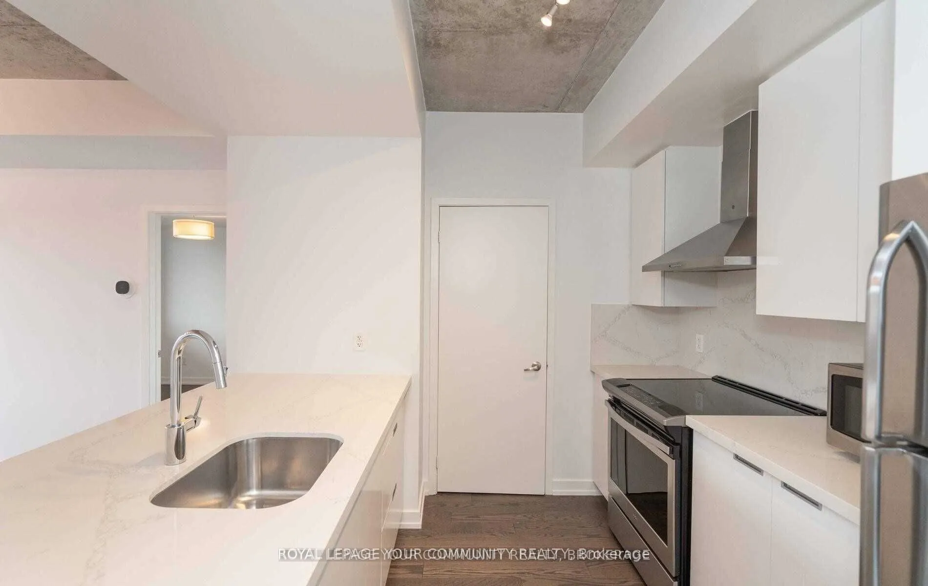 400 Wellington Street W, #1003