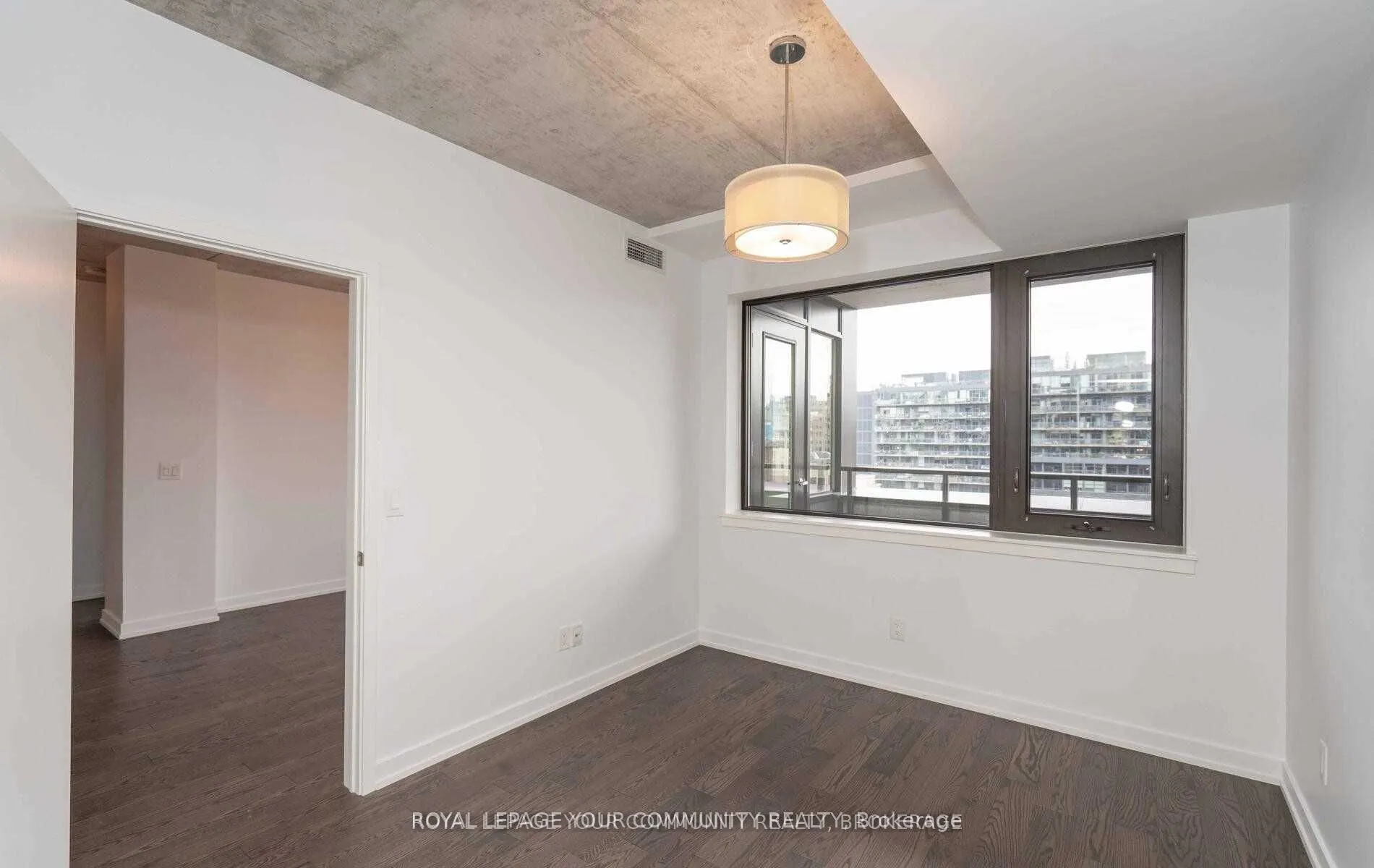 400 Wellington Street W, #1003