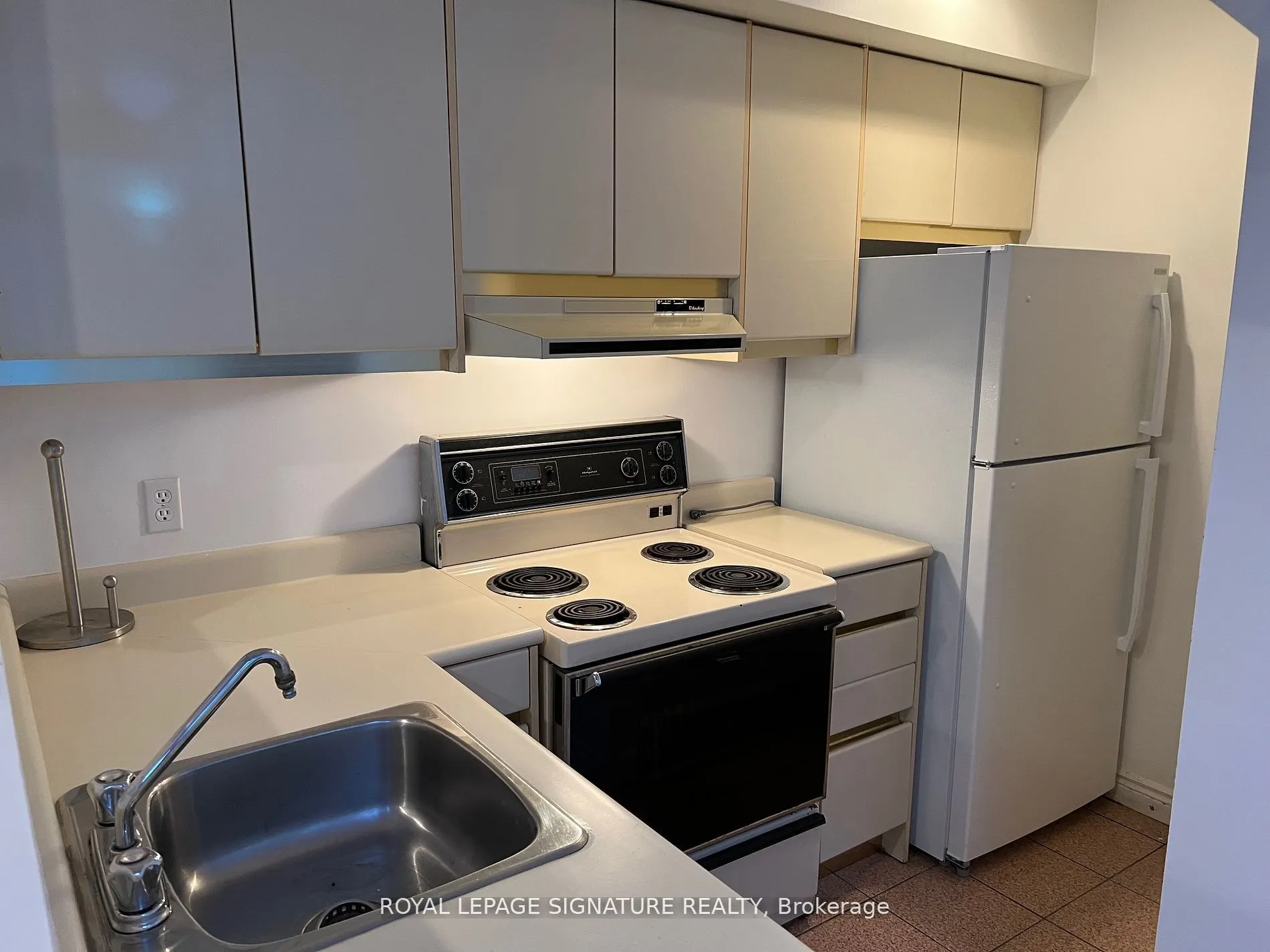 208 Carlton Street, #B
