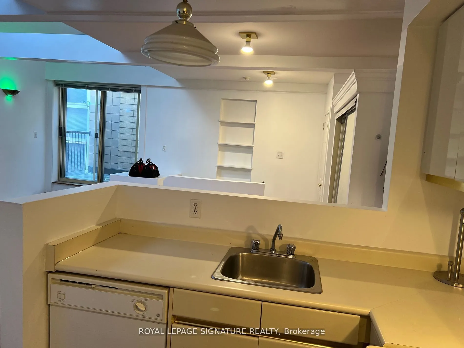 208 Carlton Street, #B