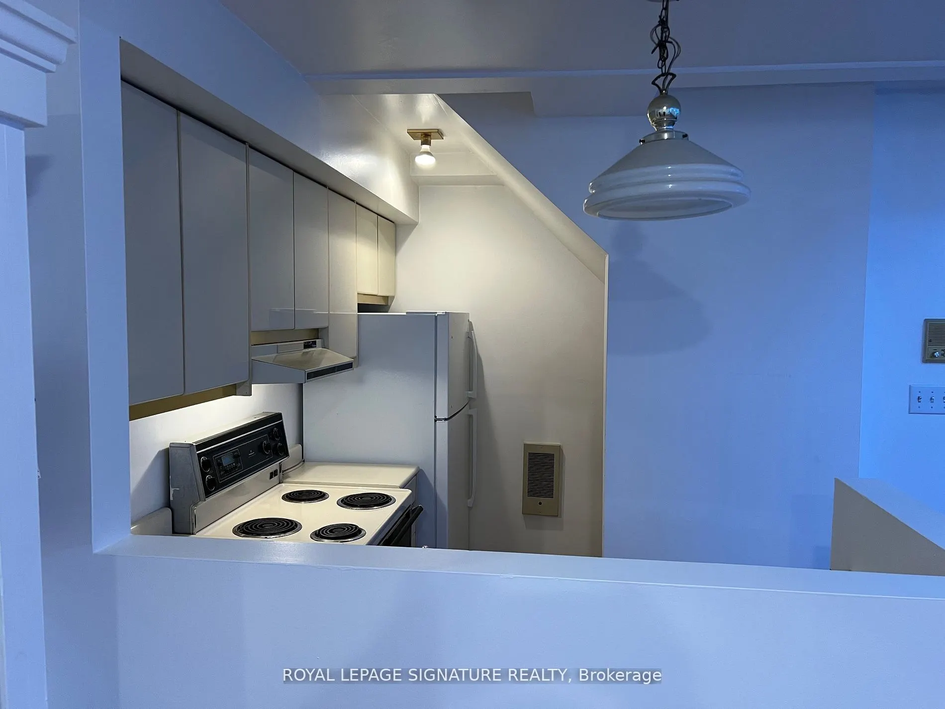 208 Carlton Street, #B
