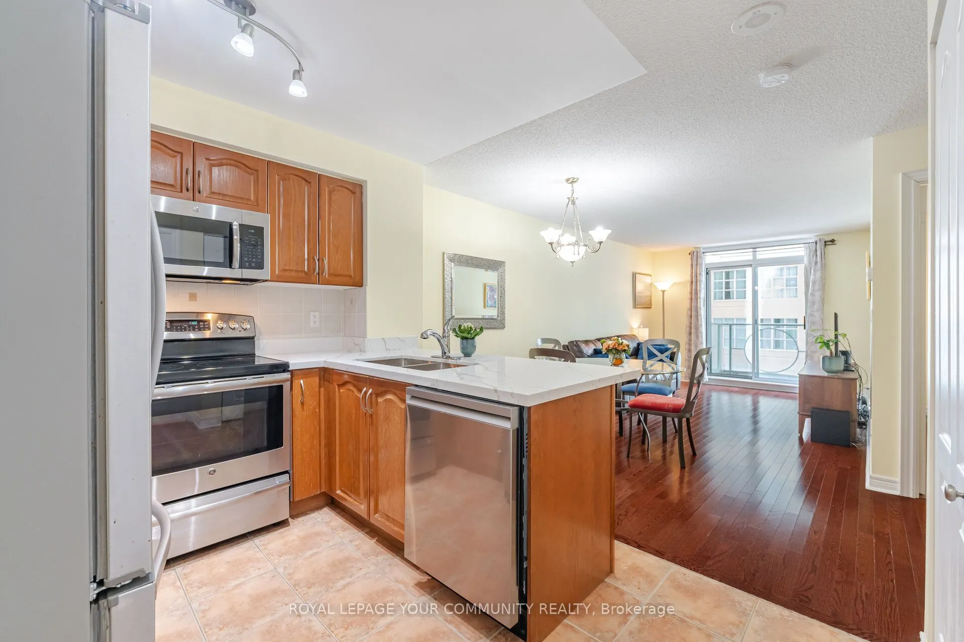 212 Eglinton Avenue E, #506