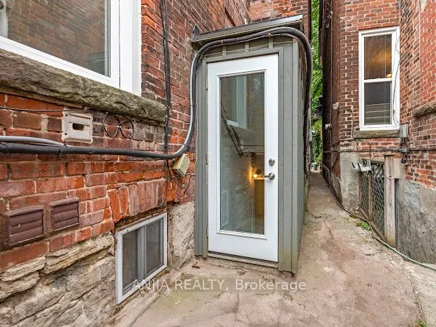 165 Howland Avenue