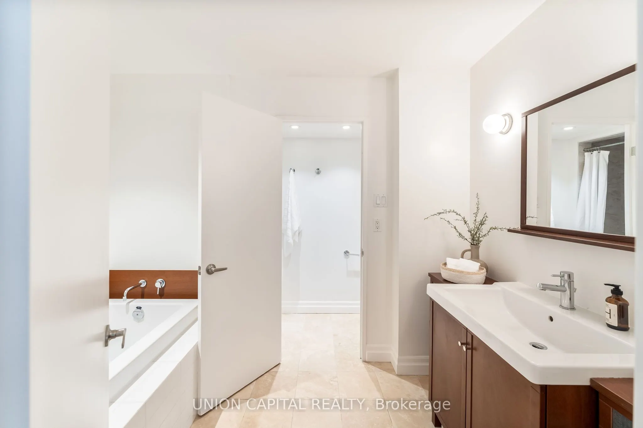 25 Maitland Street, #206