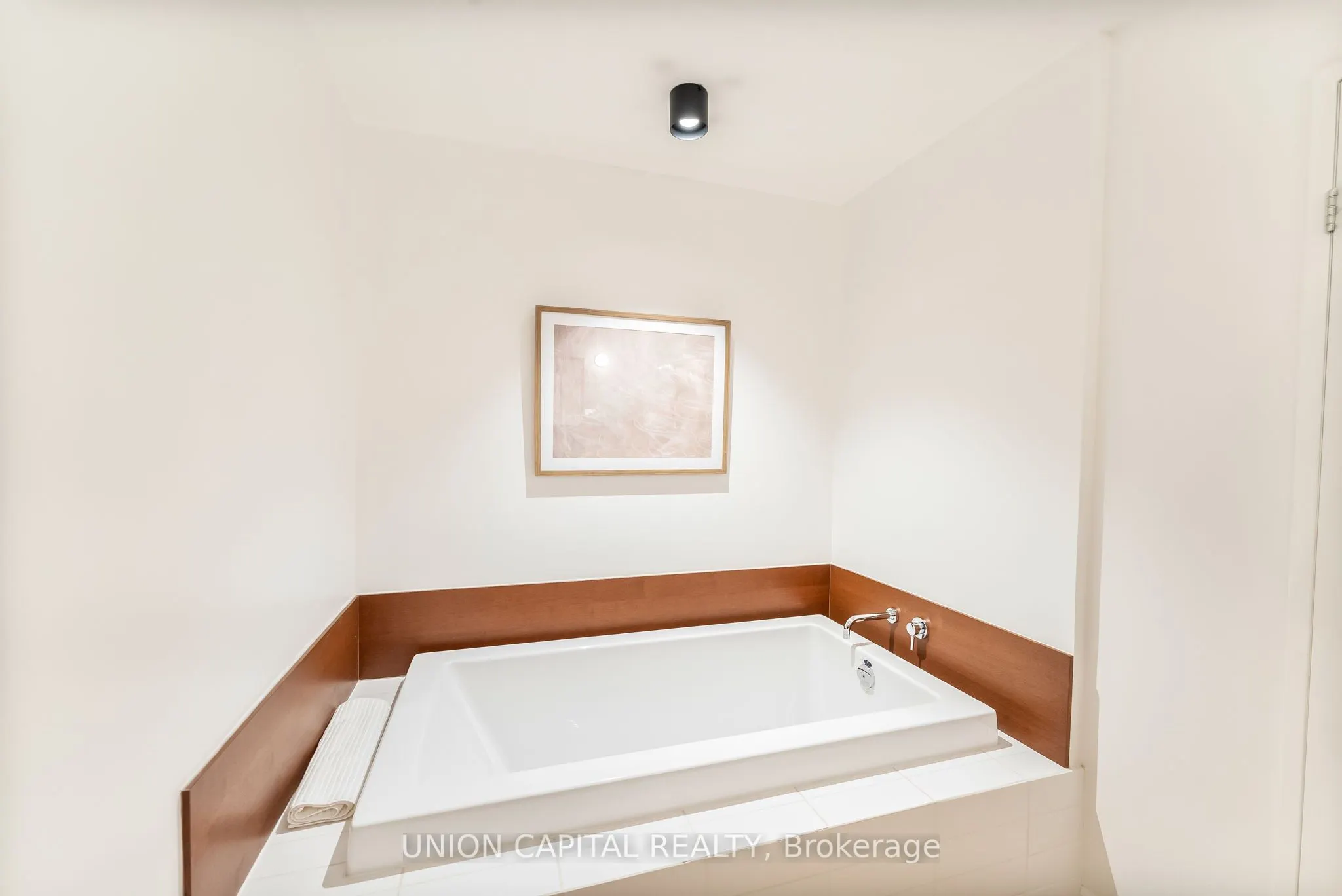 25 Maitland Street, #206